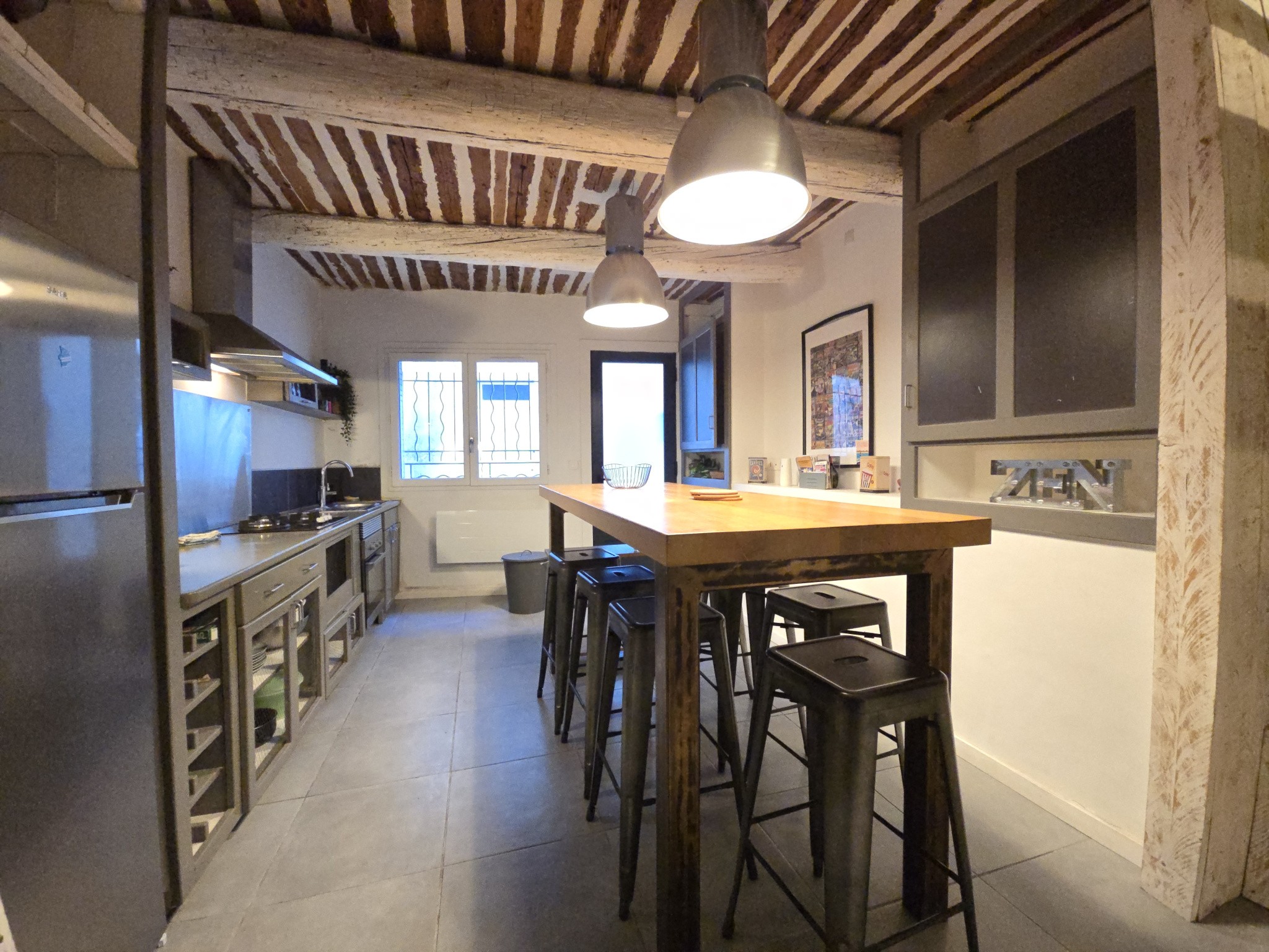 FRAIS D'AGENCE OFFERTS - CHARMANTE MAISON DE VILLE MEUBLE — photo 8