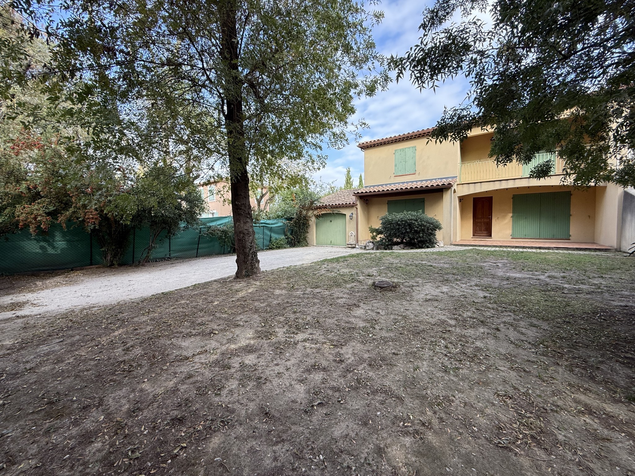 MAISON T5 EN R+1 AVEC GARAGE BALCONS ET JARDIN — photo 3