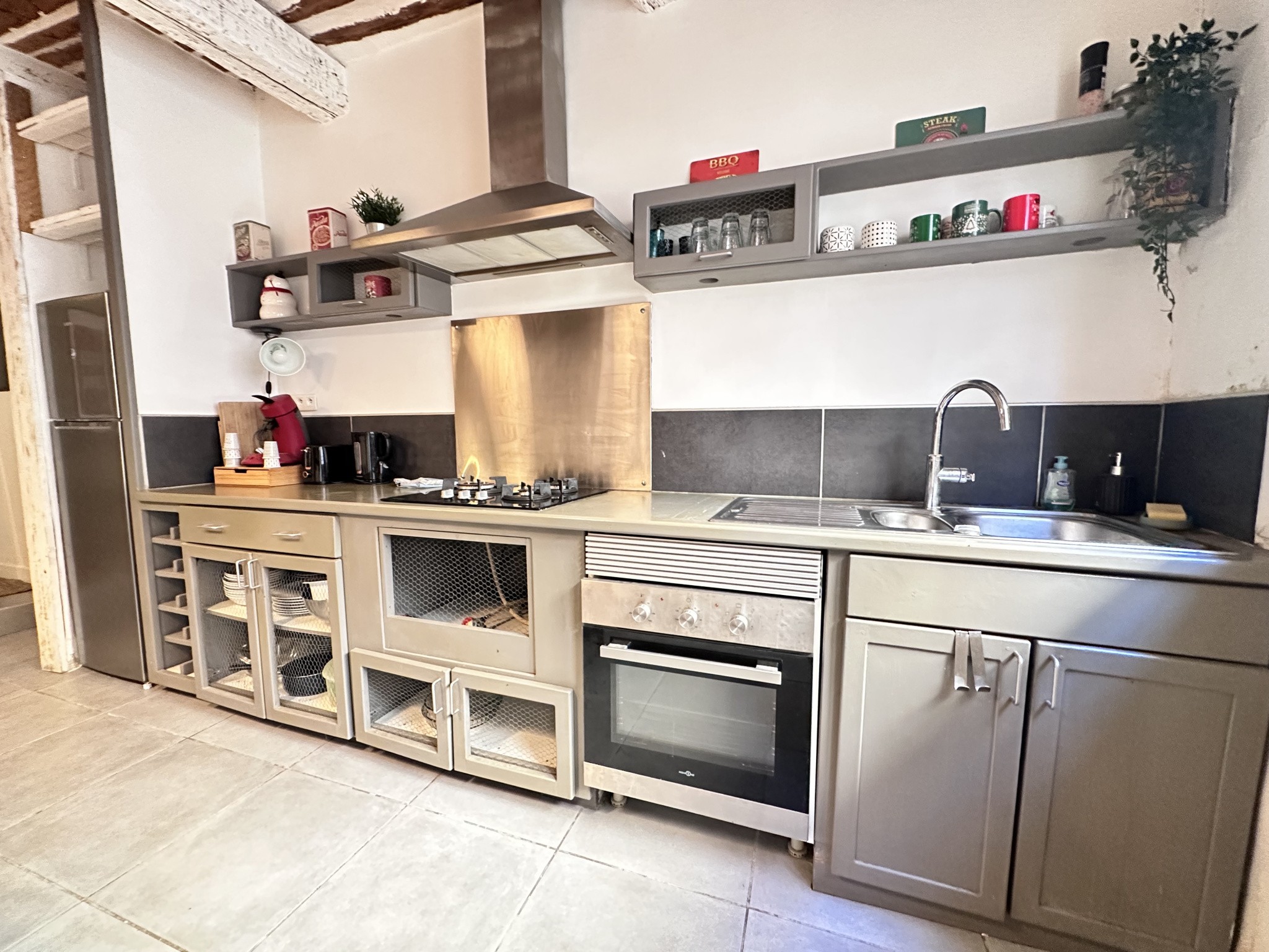 FRAIS D'AGENCE OFFERTS - CHARMANTE MAISON DE VILLE MEUBLE — photo 10