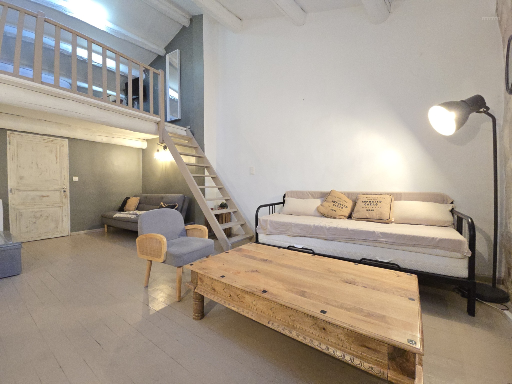 FRAIS D'AGENCE OFFERTS - CHARMANTE MAISON DE VILLE MEUBLE — photo 3