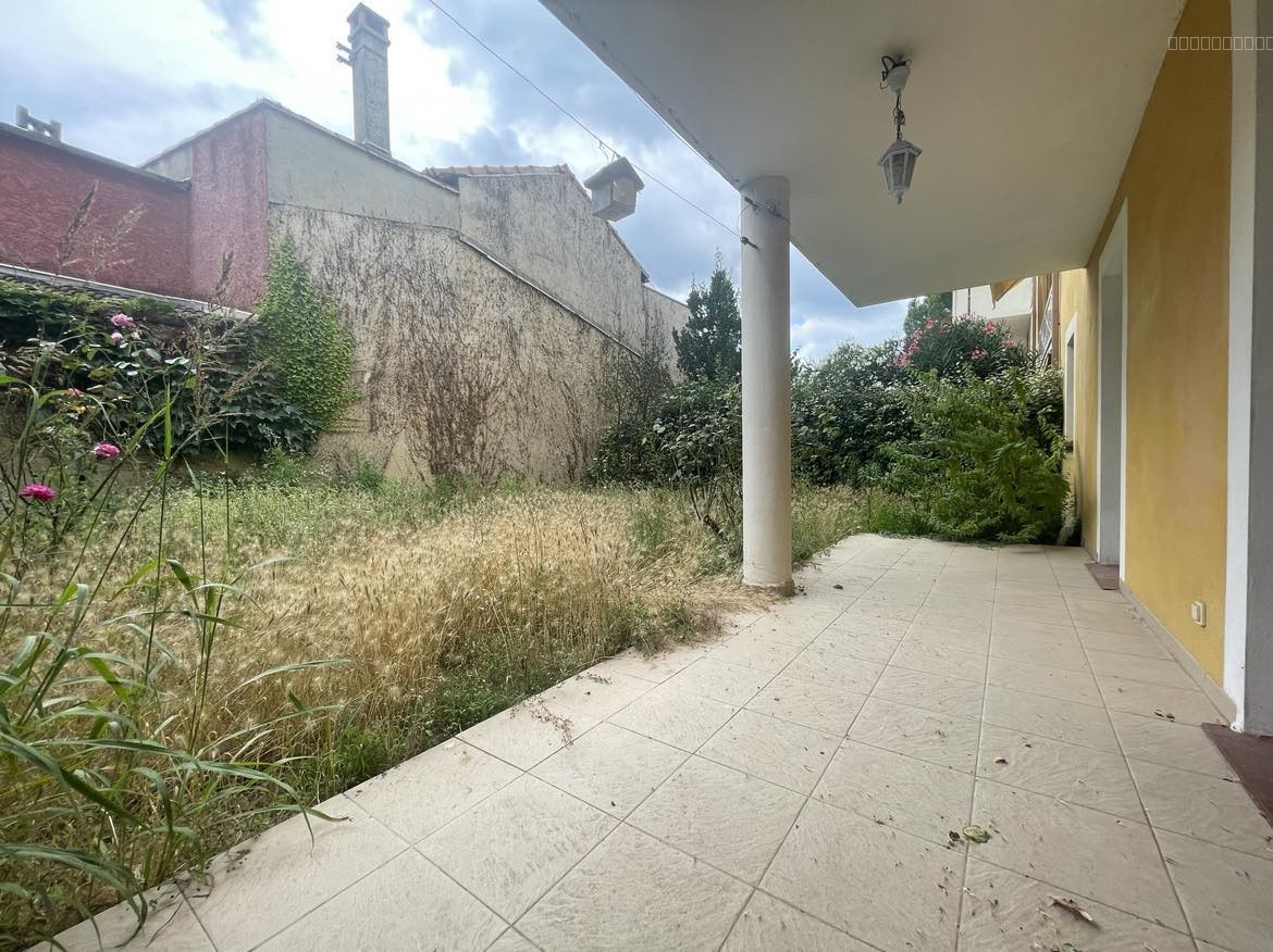 T3 EN REZ-DE-JARDIN DANS RESIDENCE FERMEE AVEC PISCINE — photo 11