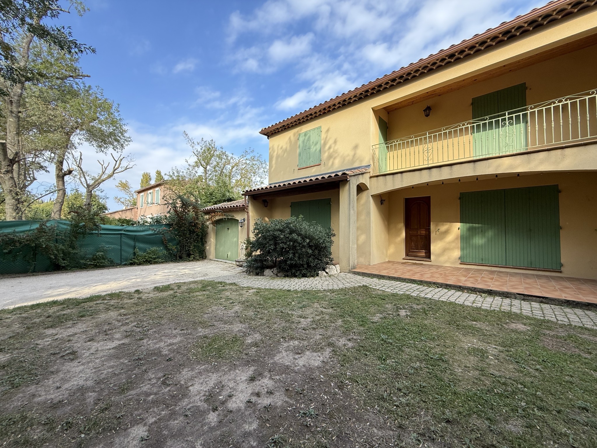 MAISON T5 EN R+1 AVEC GARAGE BALCONS ET JARDIN — photo 2