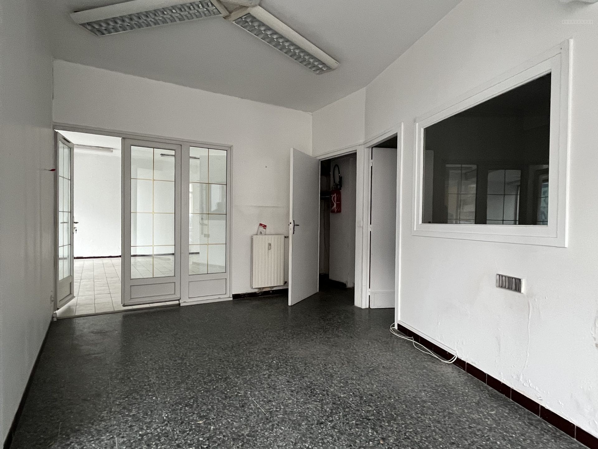 TOULON - EXCLUSIVITE - Local commercial 84m2- Belle Visibilité — photo 9
