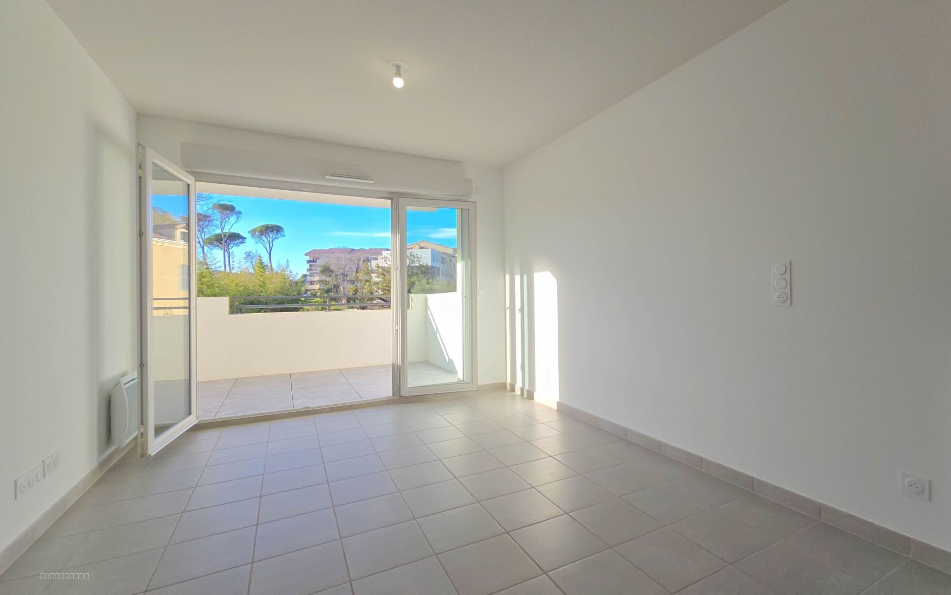 À VENDRE : Charmant T2 avec terrasse et stationnement Le Muy porche Fréjus — photo 2