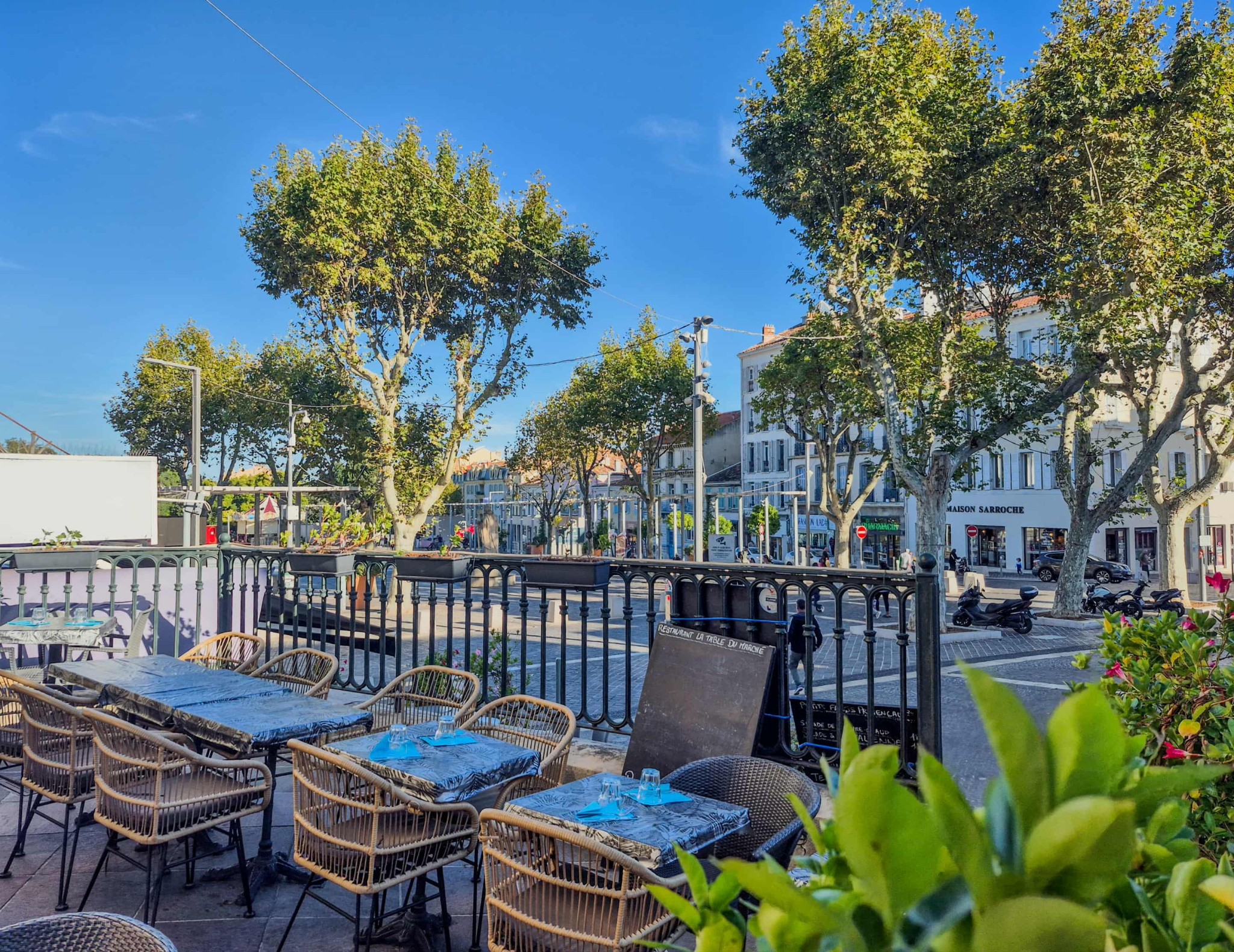 Local commercial artistique   cœur historique de Hyères   80m2 — photo 2