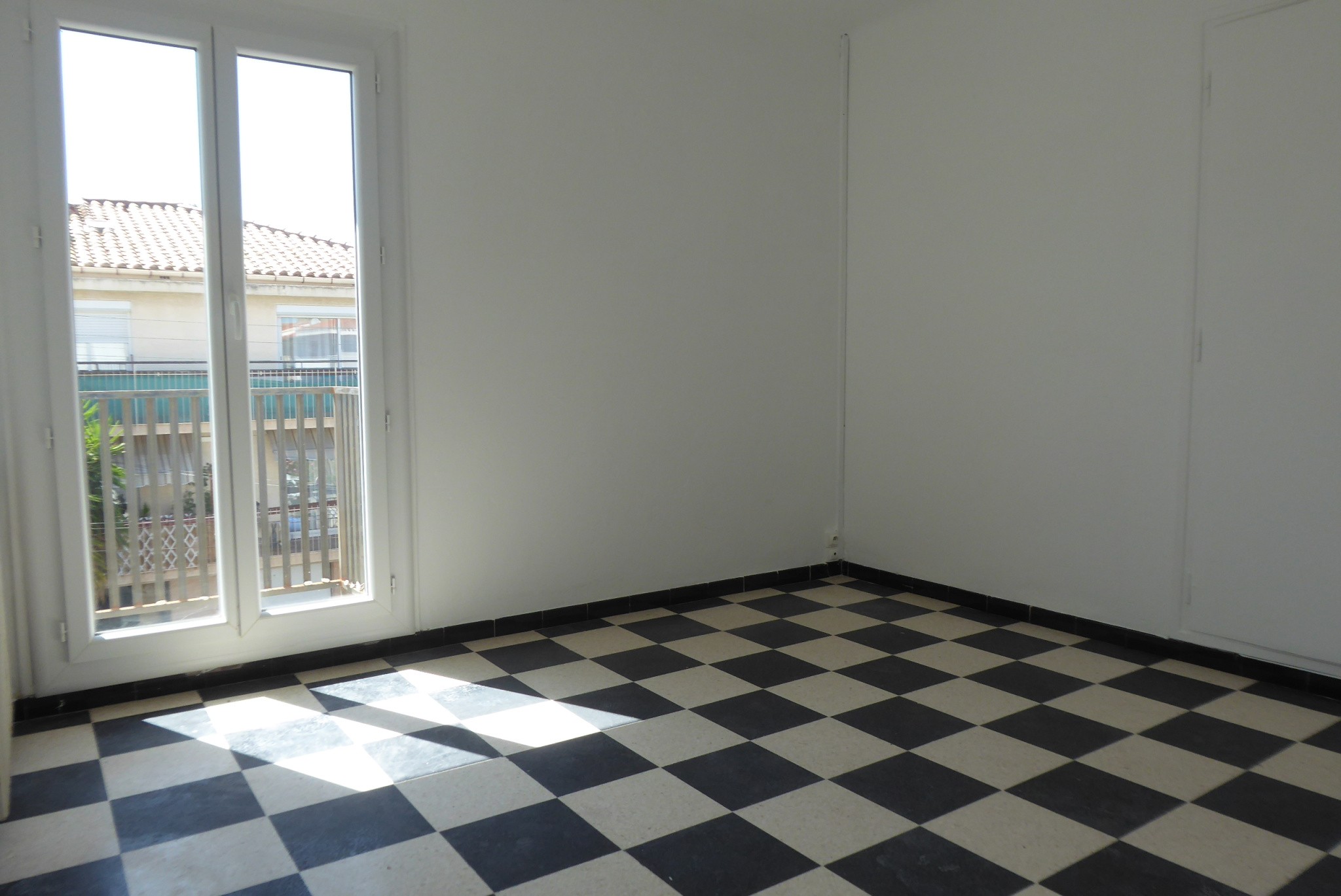 Perpignan : appartement premier étage T3 + parking et cave — photo 6