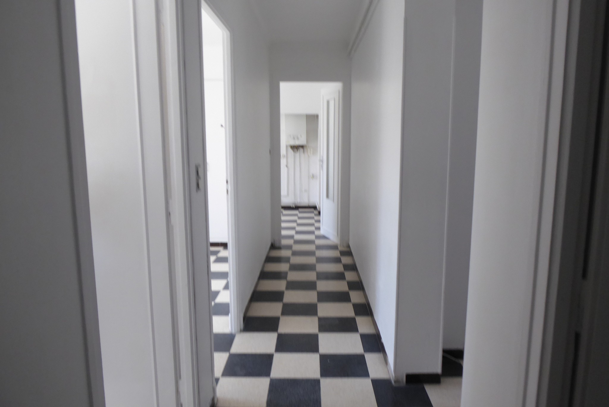 Perpignan : appartement premier étage T3 + parking et cave — photo 2
