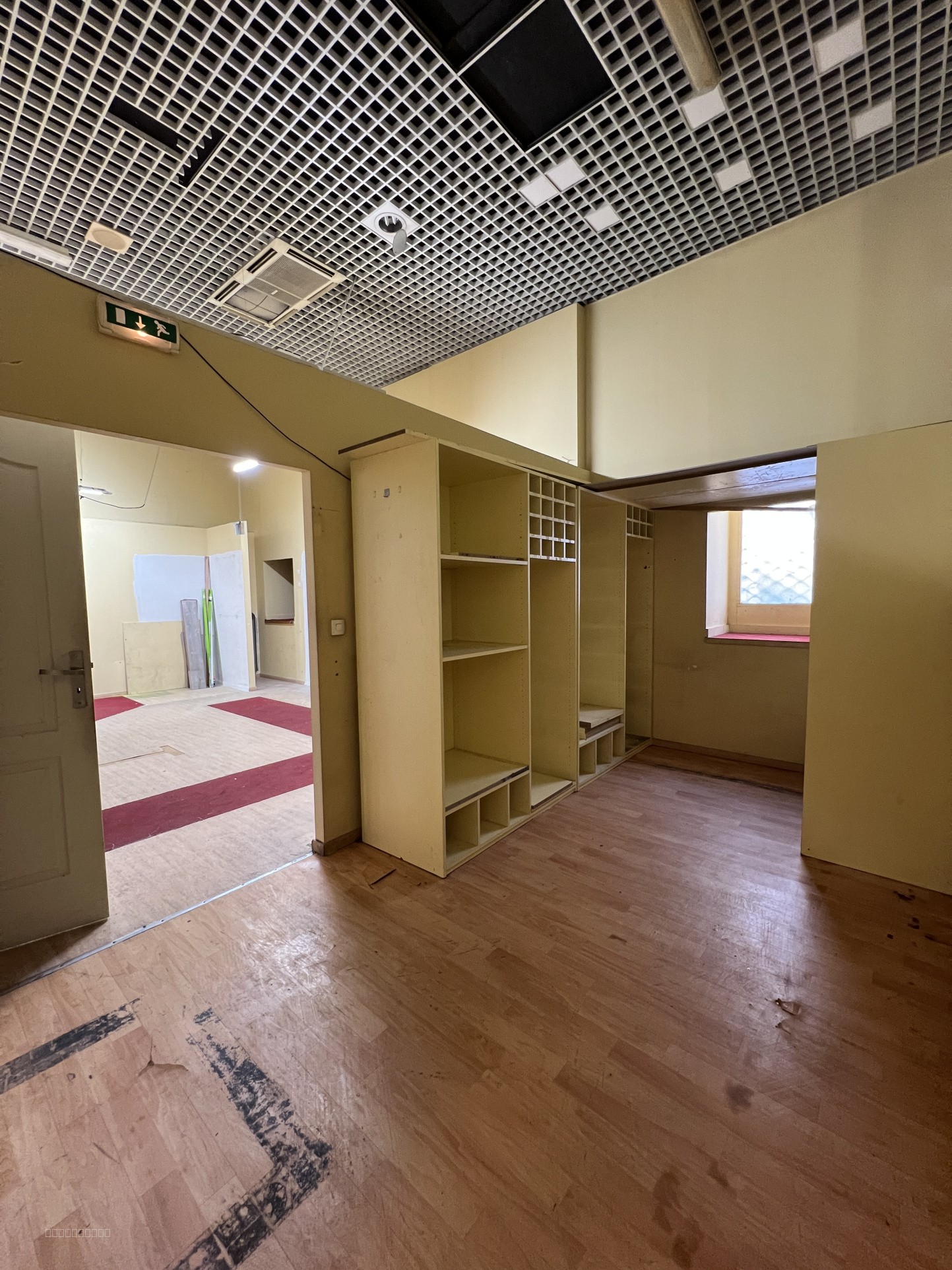 LOCAL COMMERCIAL, rue de ROME 125m2 + 114m2 de caves et possibilité d'un niveau supl. — photo 4
