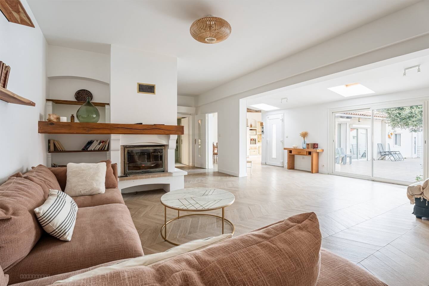 A 350m MER/Plage, CALME, MAISON 200m2, 5 chbres + Studio, JARDIN, PISCINE et PKGS — photo 6