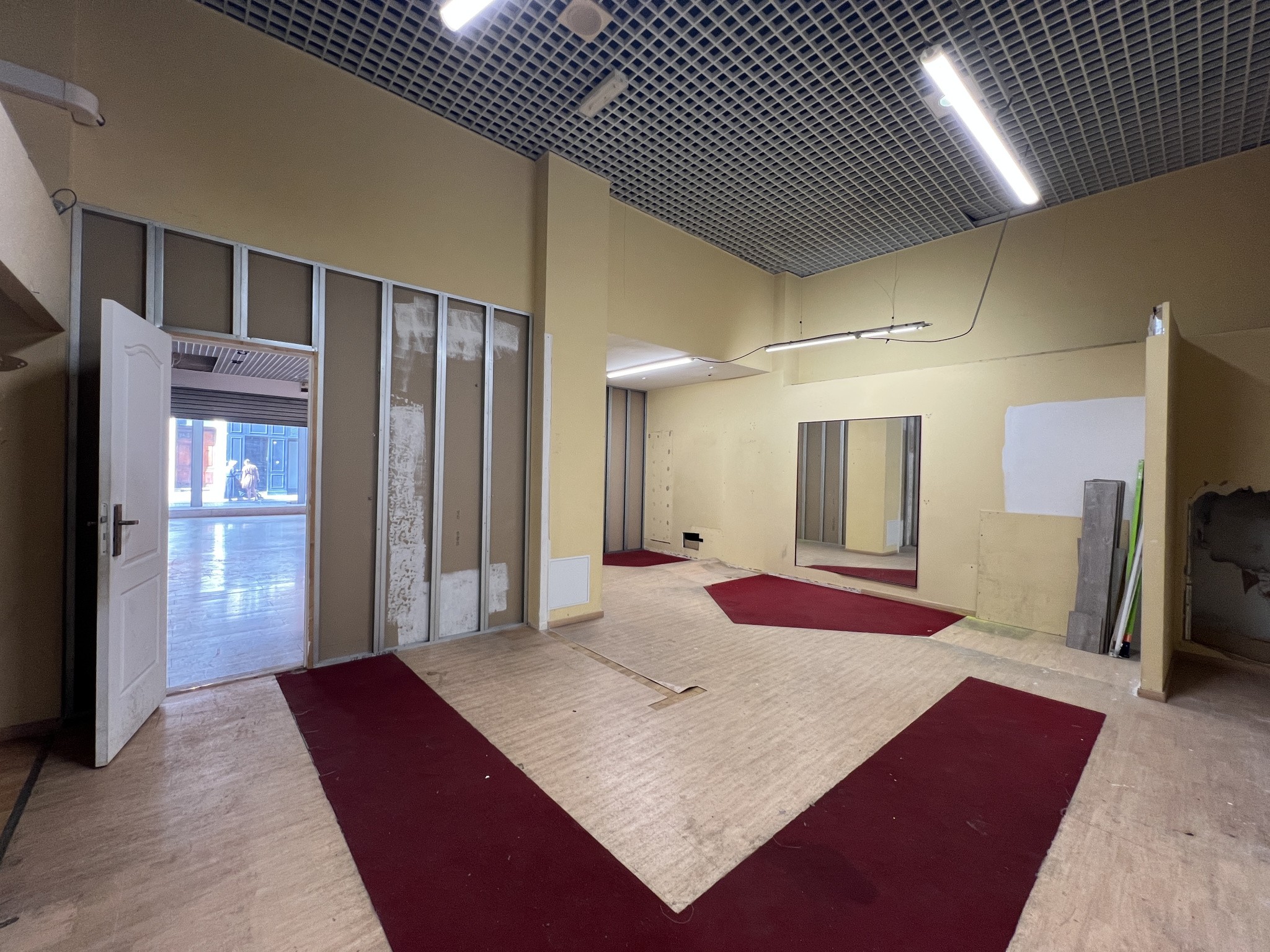 LOCAL COMMERCIAL, rue de ROME 125m2 + 114m2 de caves et possibilité d'un niveau supl. — photo 5