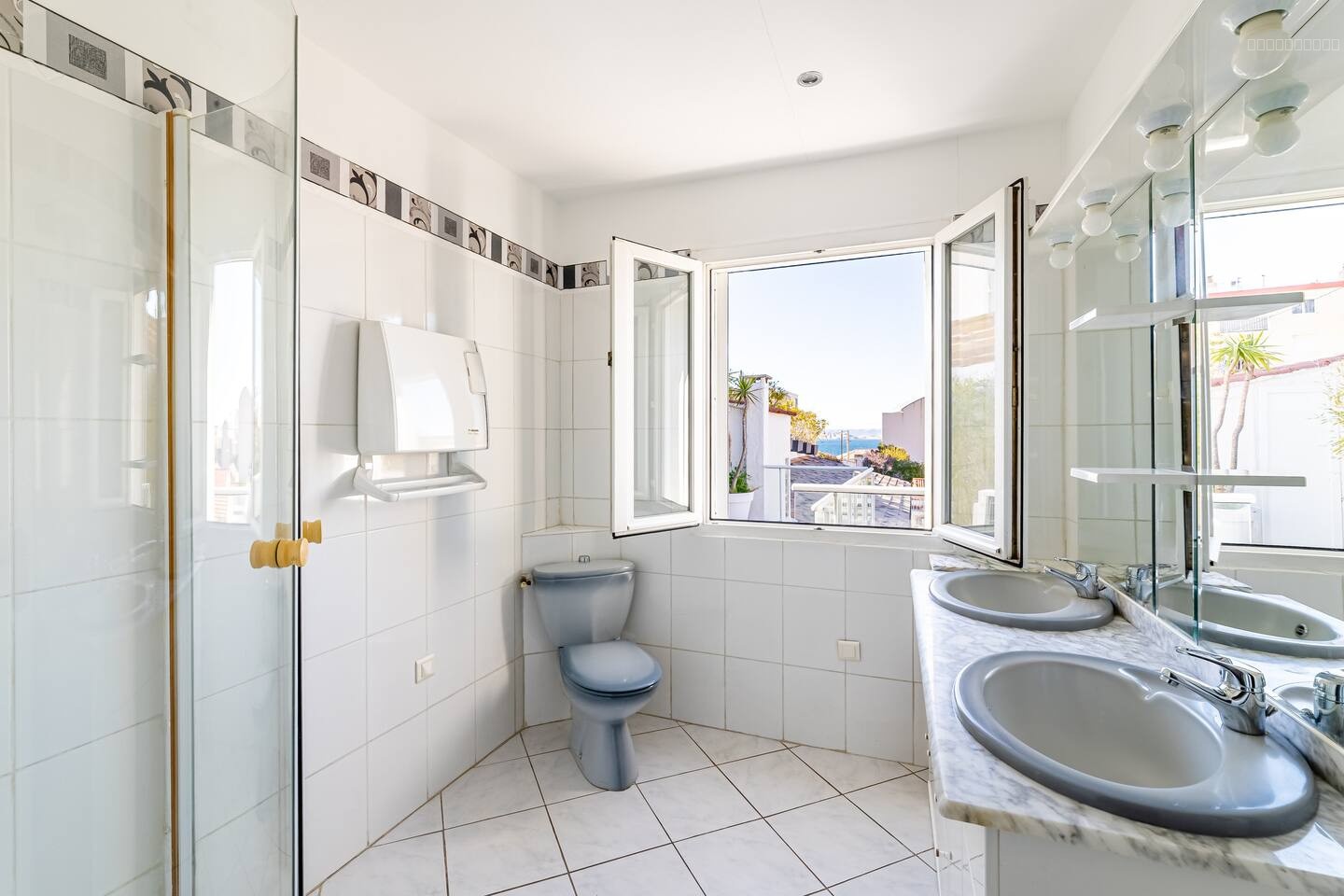 A 350m MER/Plage, CALME, MAISON 200m2, 5 chbres + Studio, JARDIN, PISCINE et PKGS — photo 13