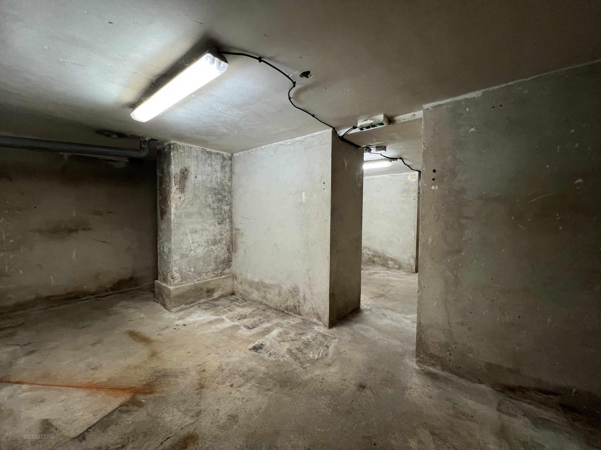 LOCAL COMMERCIAL, rue de ROME 125m2 + 114m2 de caves et possibilité d'un niveau supl. — photo 8