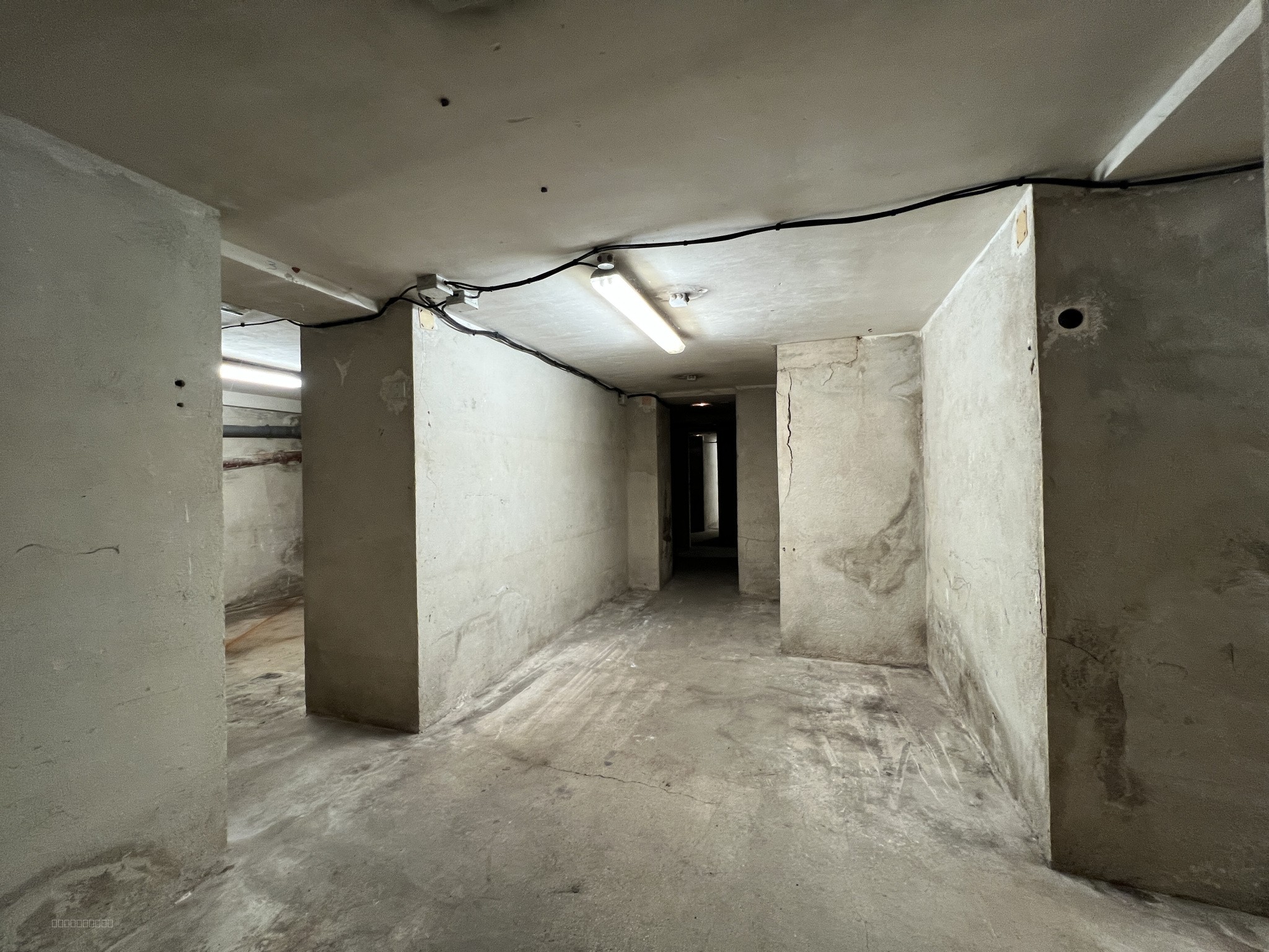 LOCAL COMMERCIAL, rue de ROME 125m2 + 114m2 de caves et possibilité d'un niveau supl. — photo 6