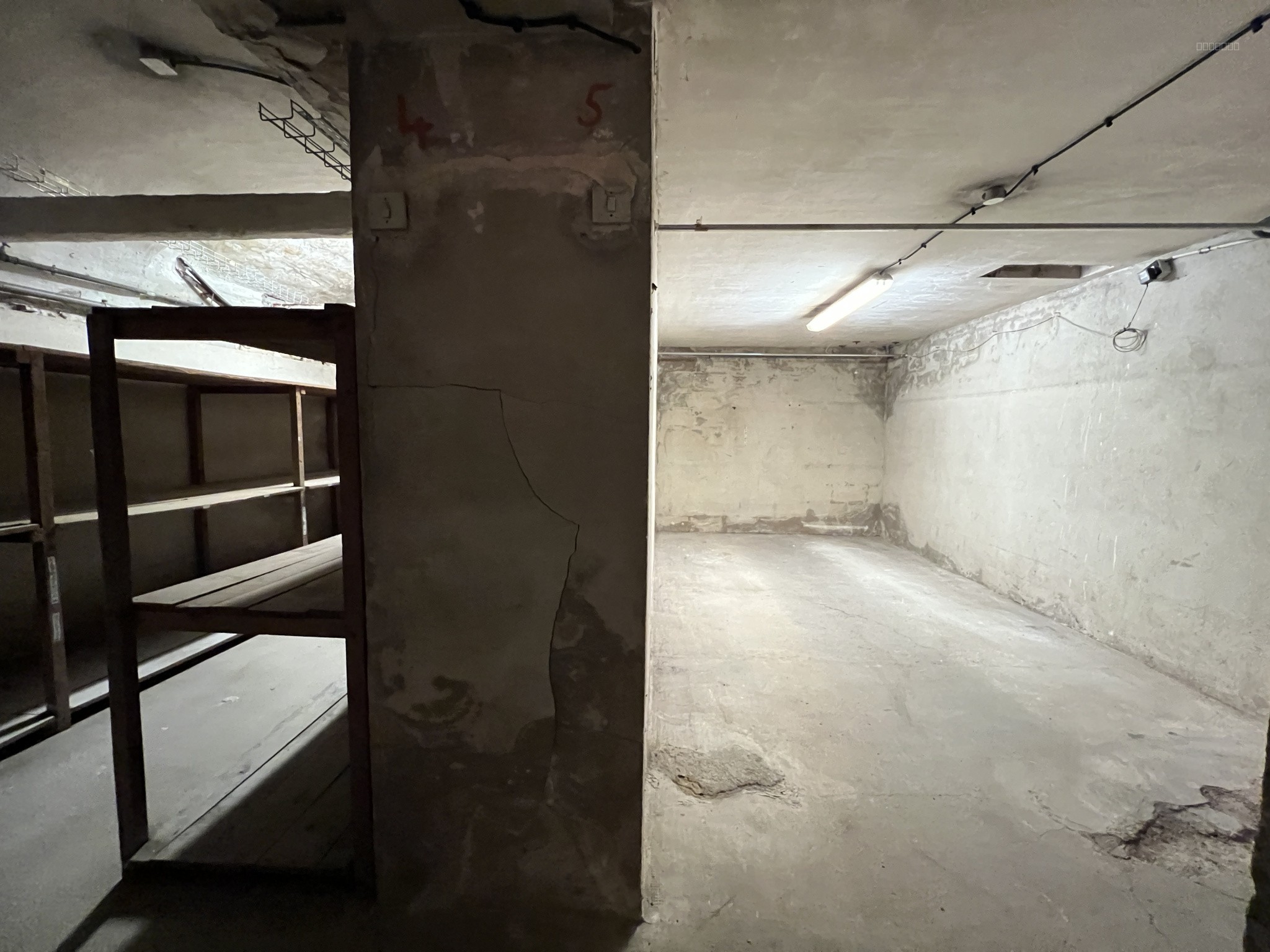 LOCAL COMMERCIAL, rue de ROME 125m2 + 114m2 de caves et possibilité d'un niveau supl. — photo 7