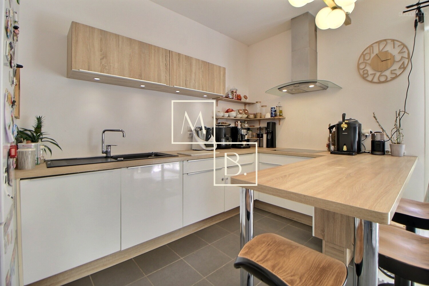 OVALIE, Appartement duplex T4 de 91m2 rez-de-jardin, terrasse et parking privatif en sous-sol. — photo 7