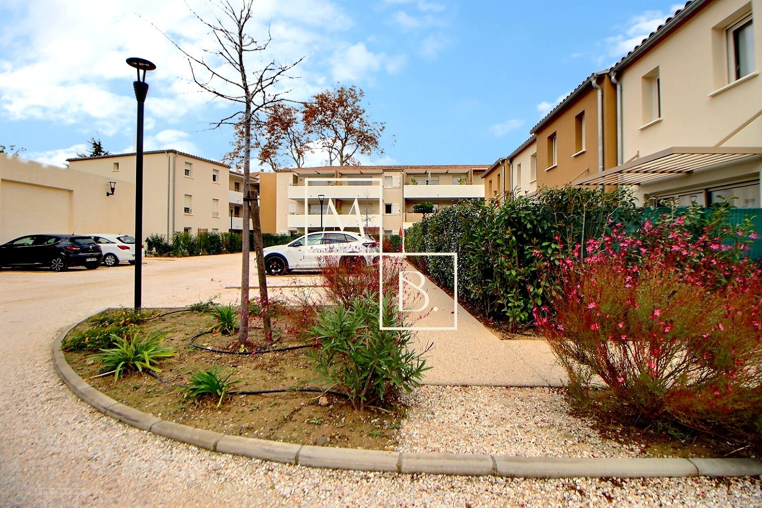 Rez-de-jardin, T2 de 44m2 avec terrasse + garage — photo 10