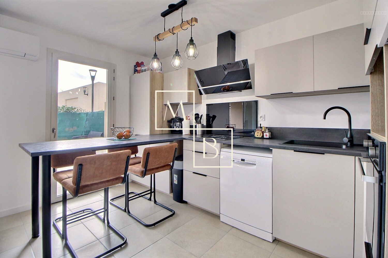 Rez-de-jardin, T2 de 44m2 avec terrasse + garage — photo 3