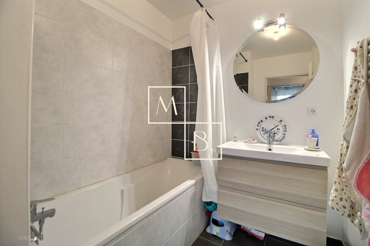 OVALIE, Appartement duplex T4 de 91m2 rez-de-jardin, terrasse et parking privatif en sous-sol. — photo 12