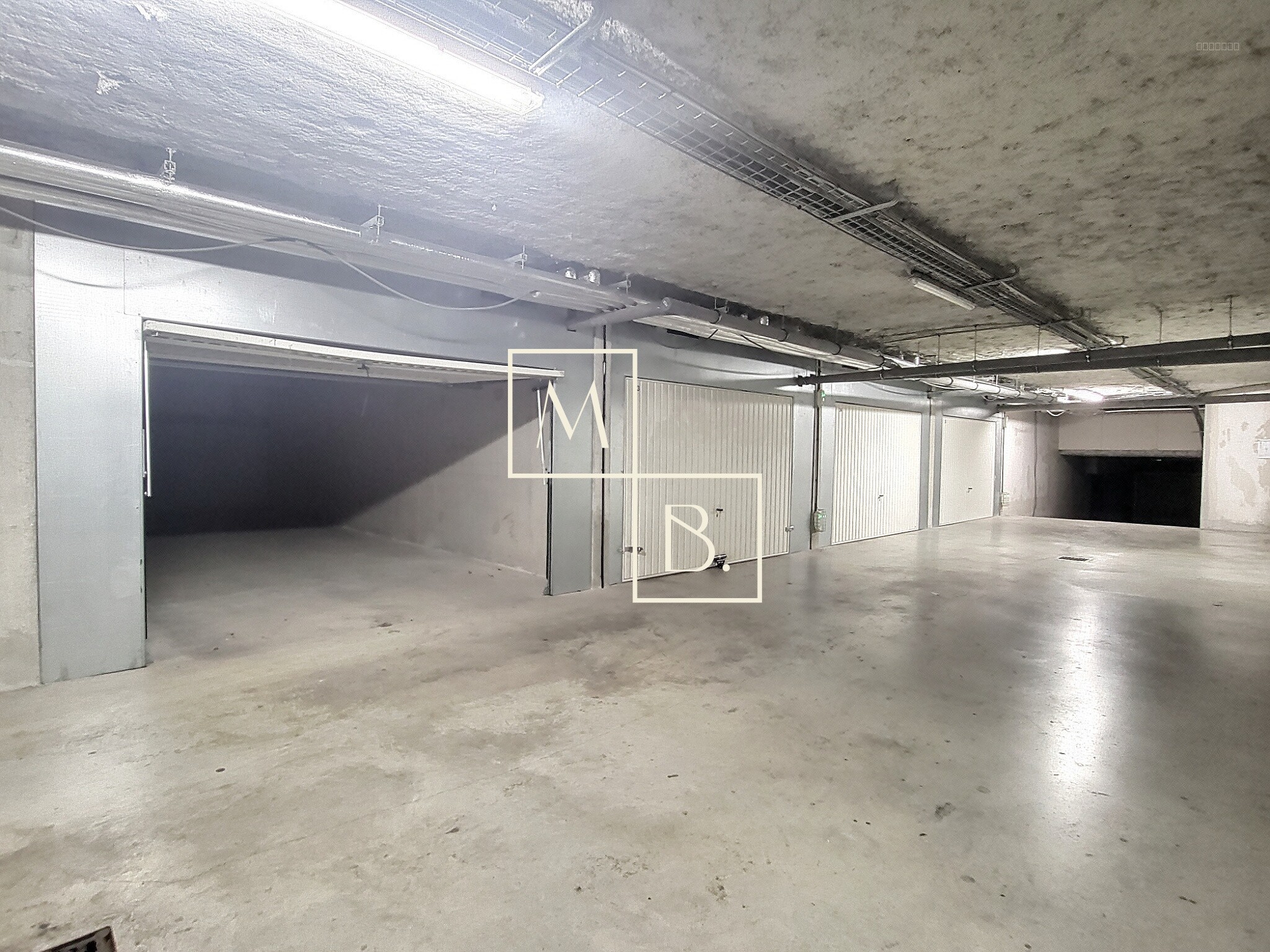 JUVIGNAC grand Garage 40m2 A LOUER — photo 3