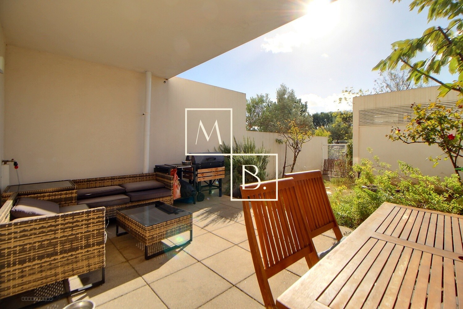 OVALIE, Appartement duplex T4 de 91m2 rez-de-jardin, terrasse et parking privatif en sous-sol. — photo 2