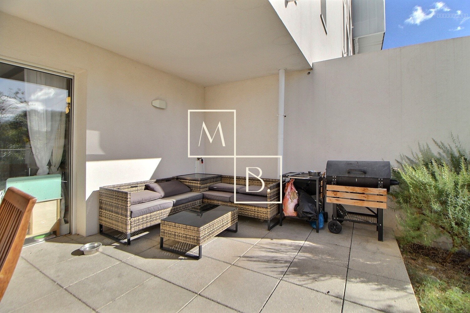 OVALIE, Appartement duplex T4 de 91m2 rez-de-jardin, terrasse et parking privatif en sous-sol. — photo 5