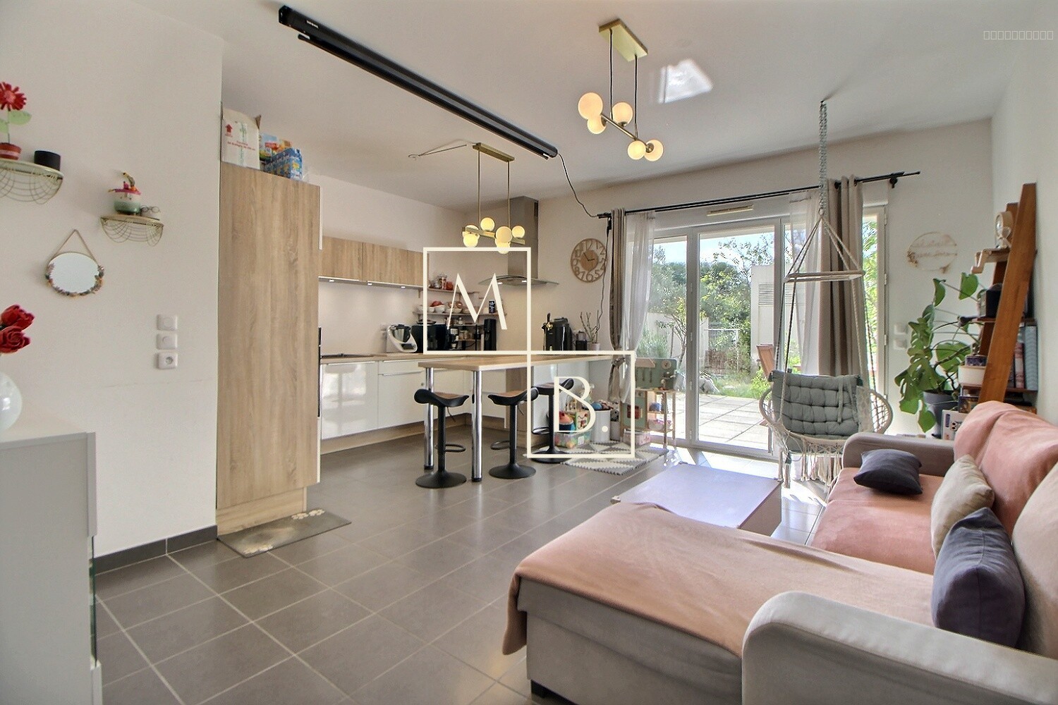 OVALIE, Appartement duplex T4 de 91m2 rez-de-jardin, terrasse et parking privatif en sous-sol. — photo 3