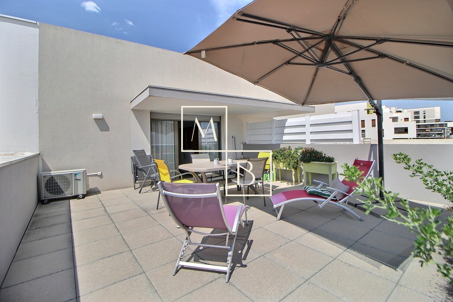 Montpellier, OVALIE, Appartement toit terrasse 4 pièces de 91m2 avec terrasses et 2 parkings — photo 9