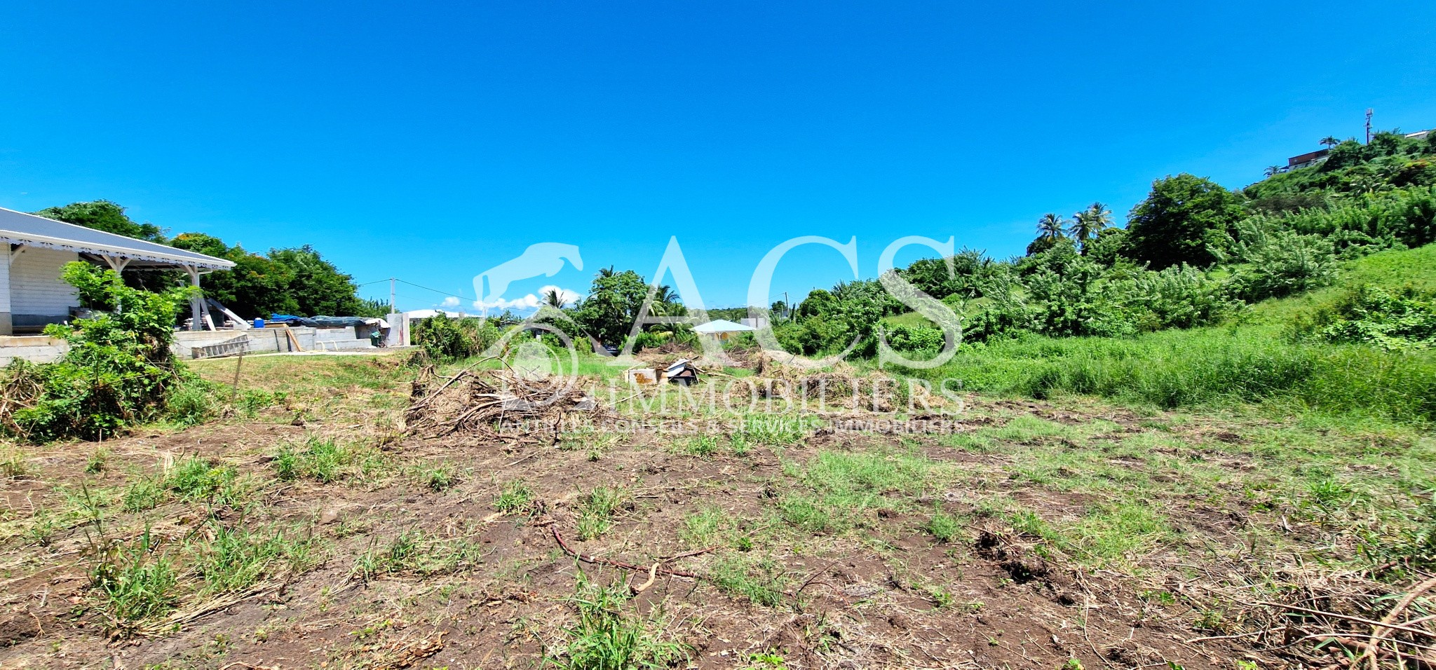 Terrain constructible 1 100 m2 Zone U4 Emplacement idéal - LE VAUCLIN — photo 2