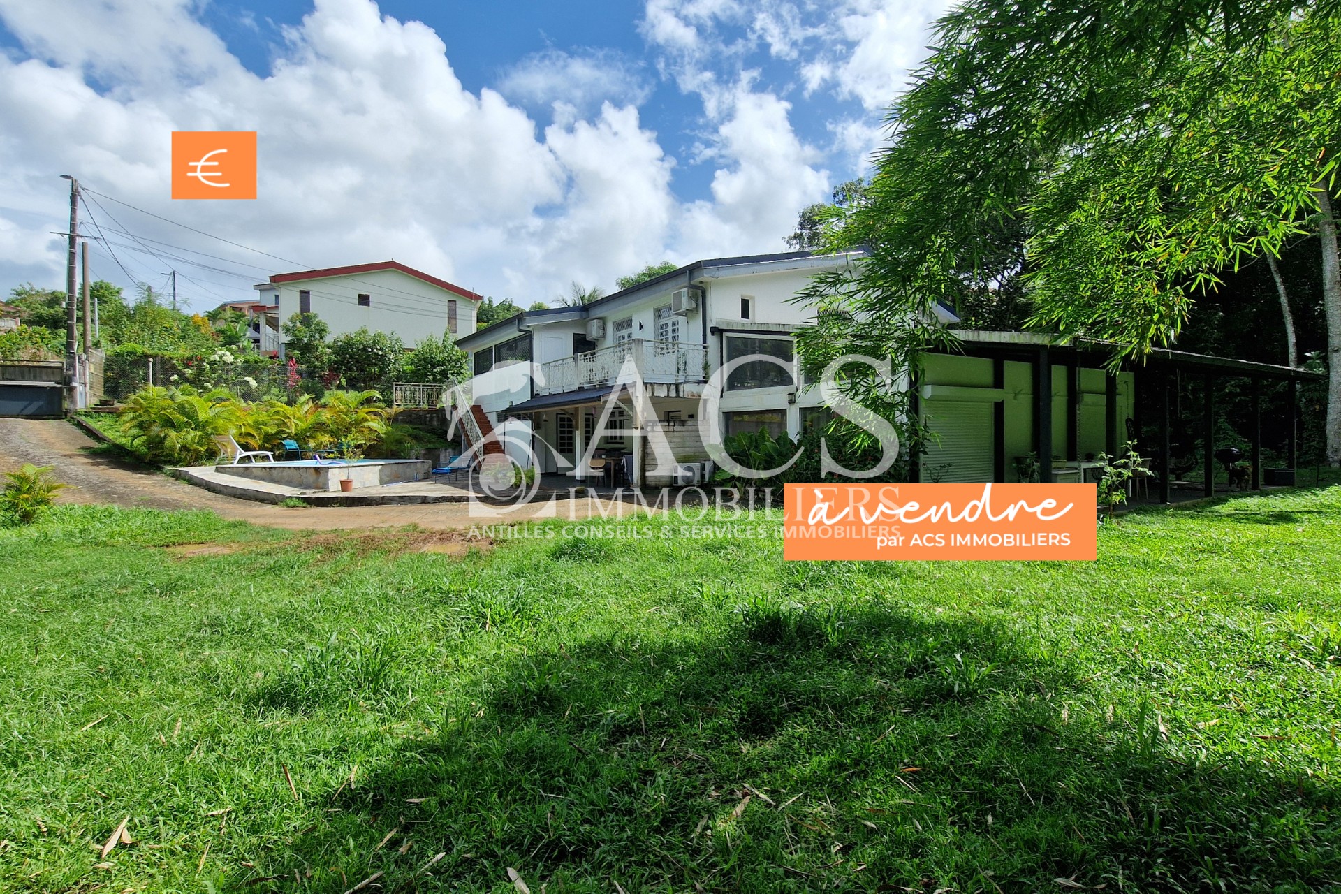 À vendre : Grande maison avec 3 appartements, jardin, piscine et fort potentiel locatif à FORT DE FRANCE — photo 1