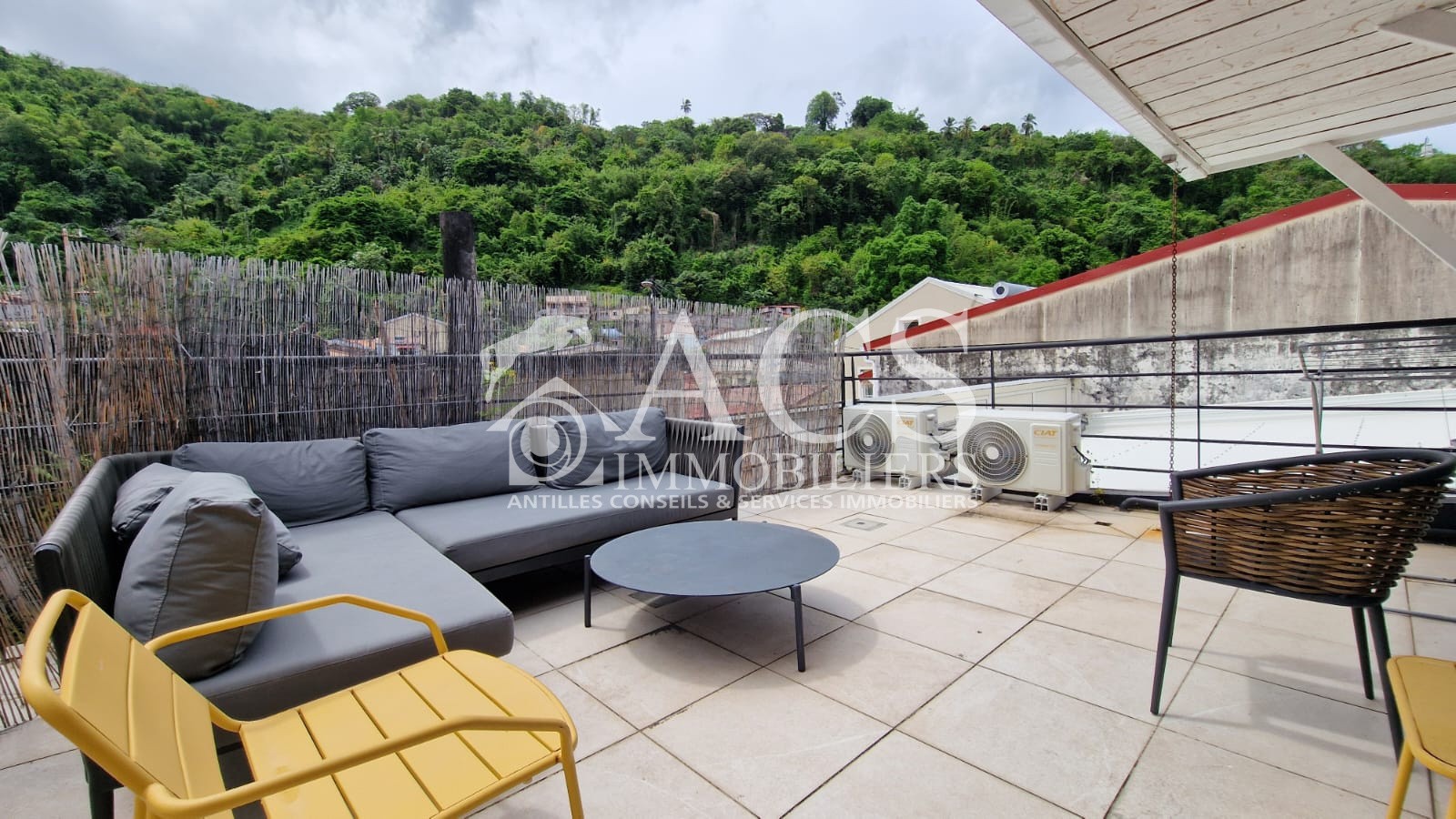 Maison de ville de type F5 sur trois niveaux - SAINT PIERRE — photo 3