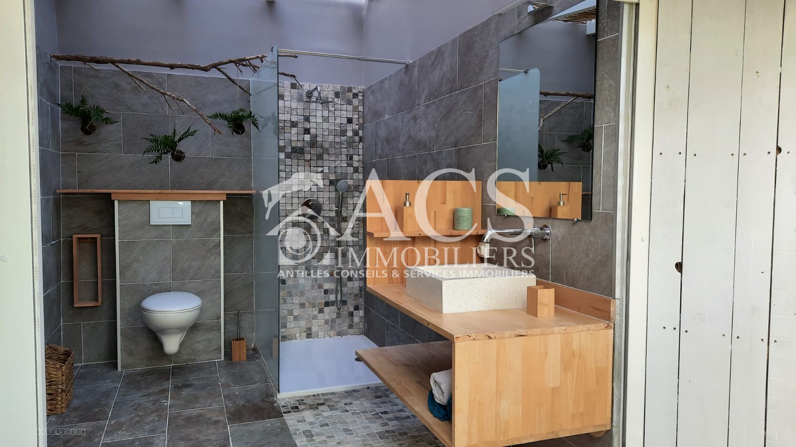 **À vendre : Superbe villa rénovée avec vue mer et campagne   Le Marin** — photo 10