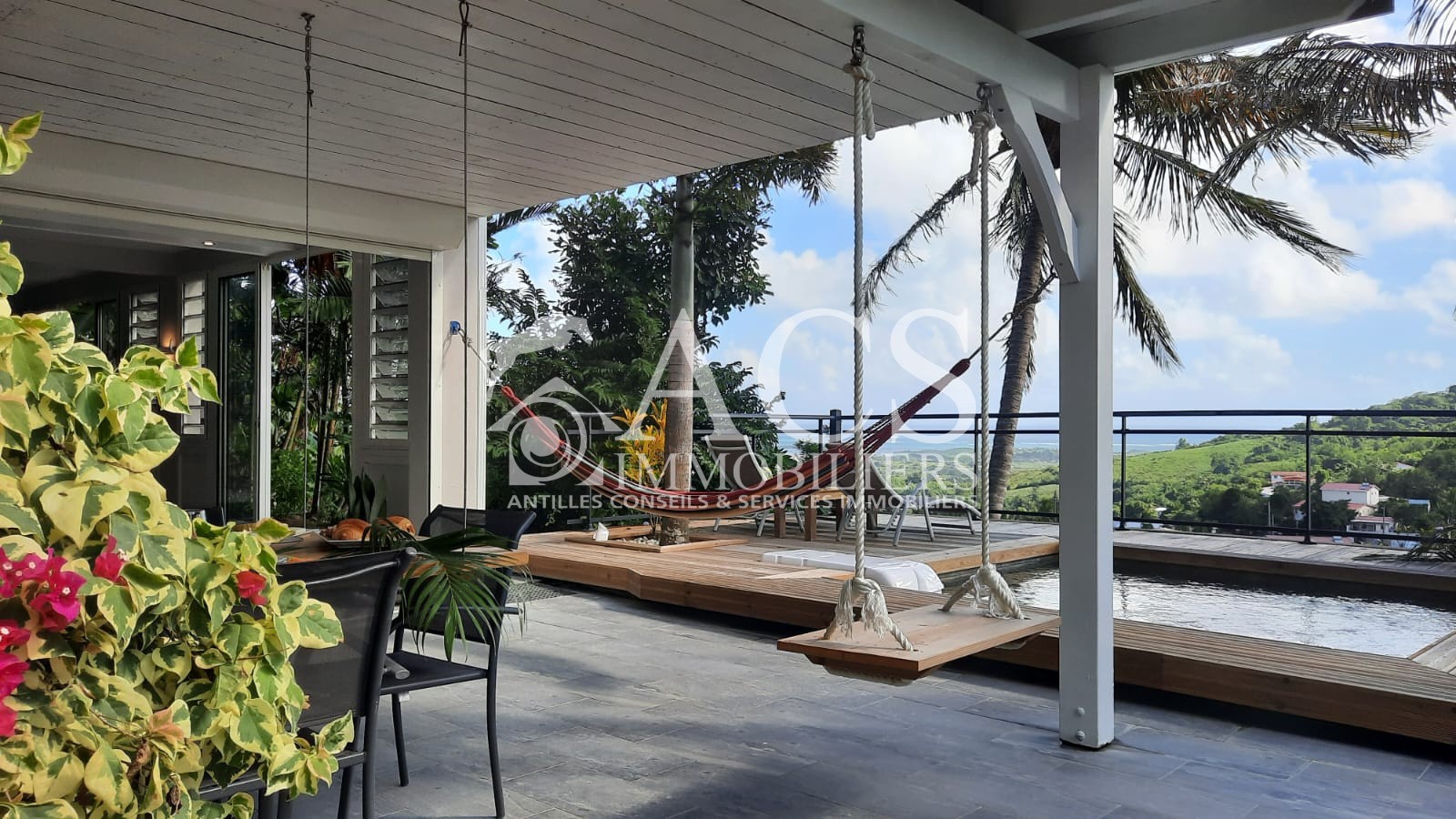**À vendre : Superbe villa rénovée avec vue mer et campagne   Le Marin** — photo 11