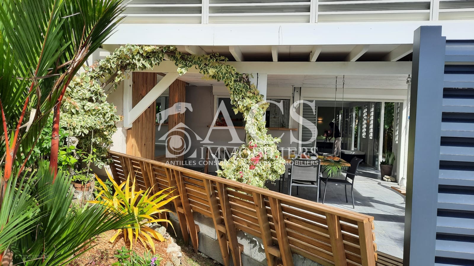 **À vendre : Superbe villa rénovée avec vue mer et campagne   Le Marin** — photo 12