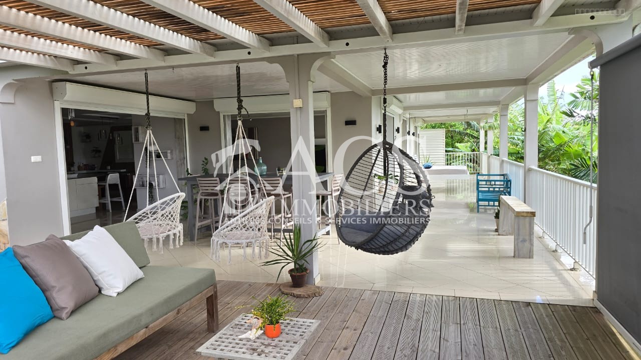 **À vendre : Superbe villa rénovée avec vue mer et campagne   Le Marin** — photo 3
