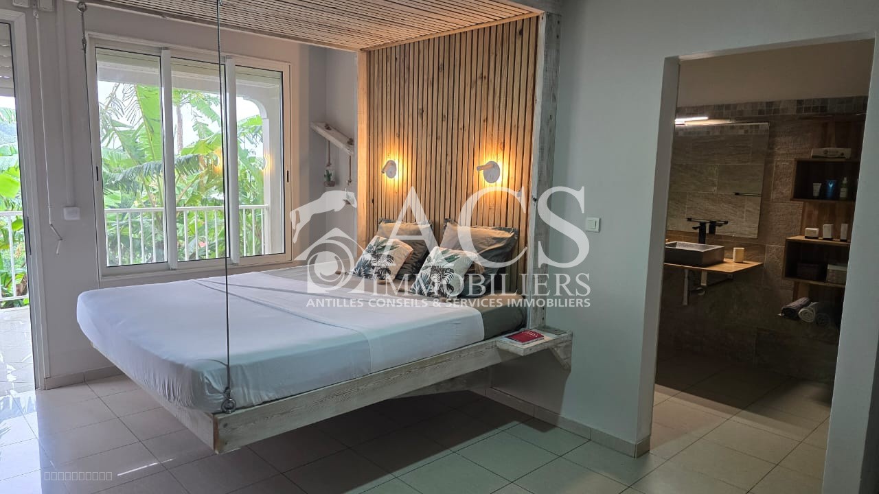 **À vendre : Superbe villa rénovée avec vue mer et campagne   Le Marin** — photo 4