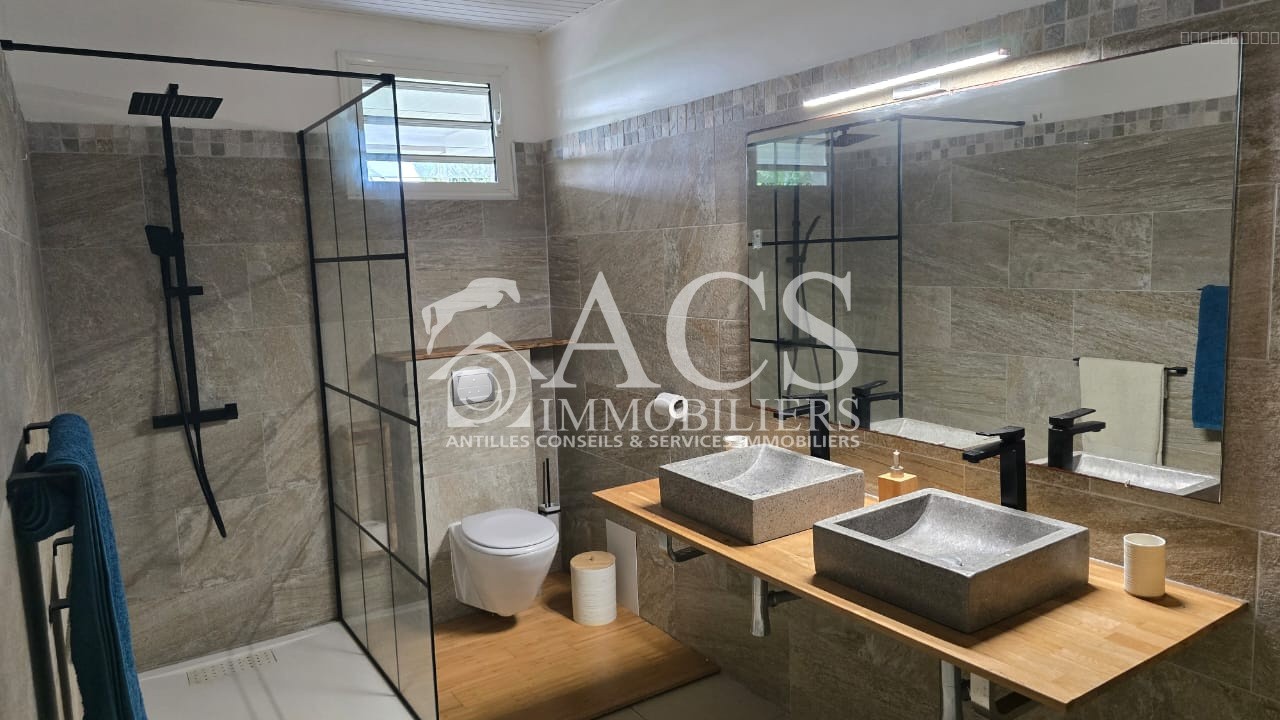**À vendre : Superbe villa rénovée avec vue mer et campagne   Le Marin** — photo 5