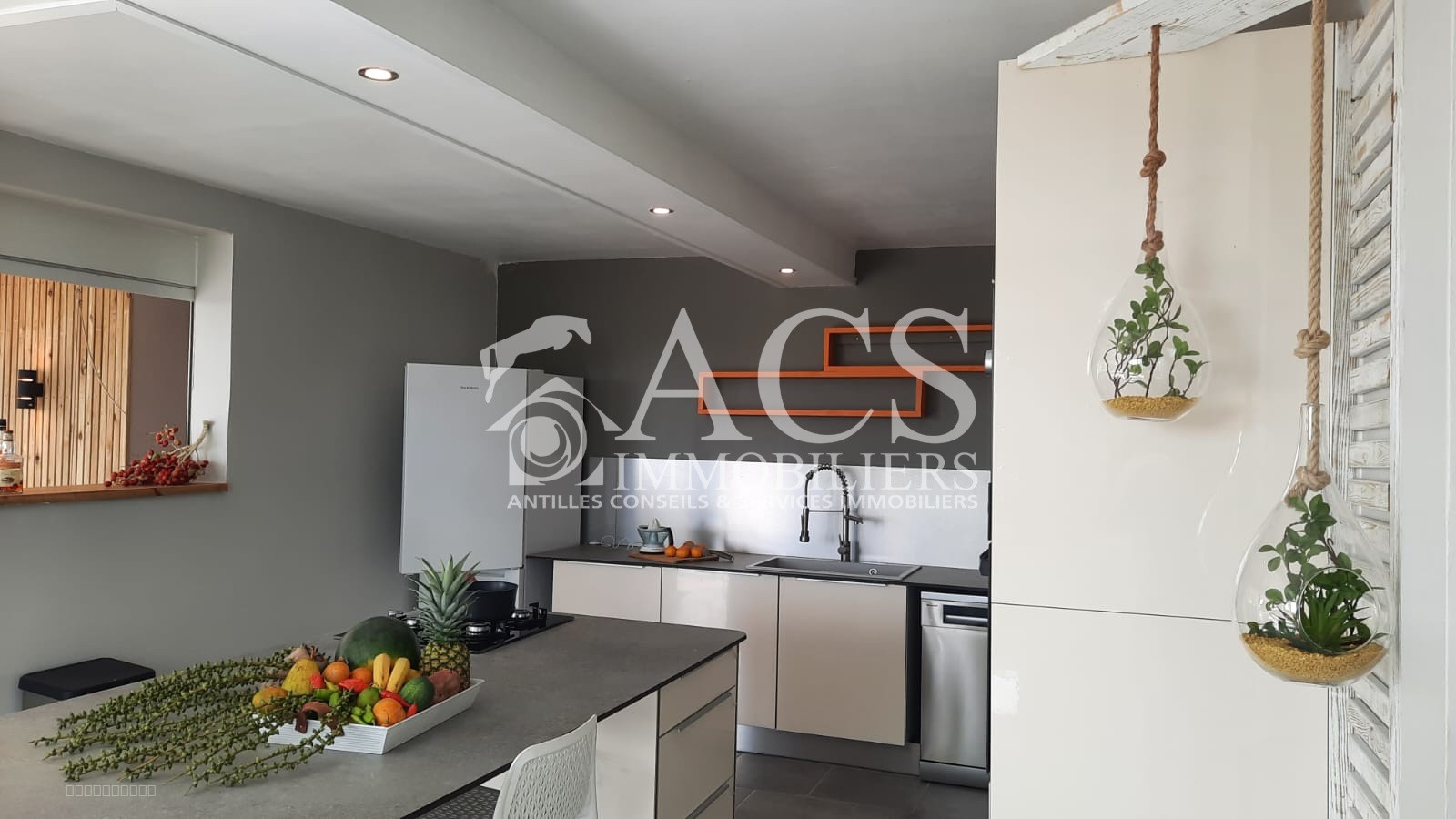**À vendre : Superbe villa rénovée avec vue mer et campagne   Le Marin** — photo 8