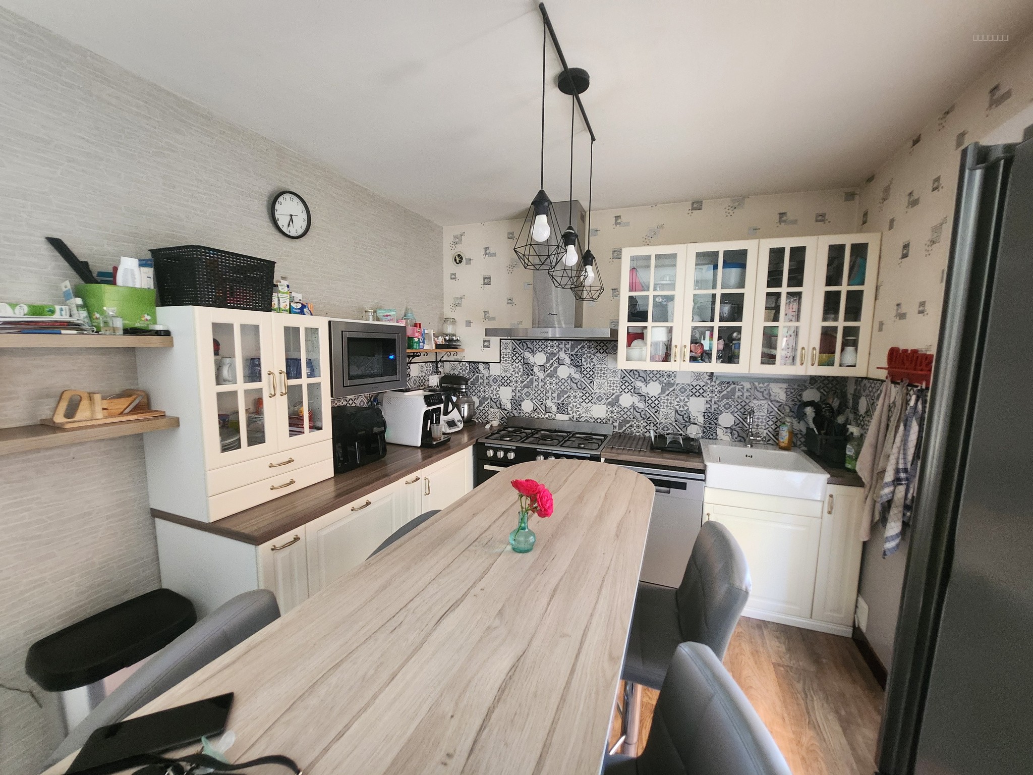MAISON À FEURS AVEC PISCINE ET TERRAIN DE 500 m2 — photo 3