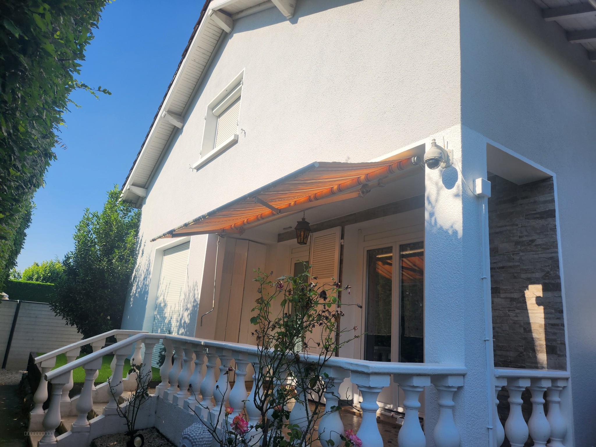 MAISON À FEURS AVEC PISCINE ET TERRAIN DE 500 m2 — photo 4