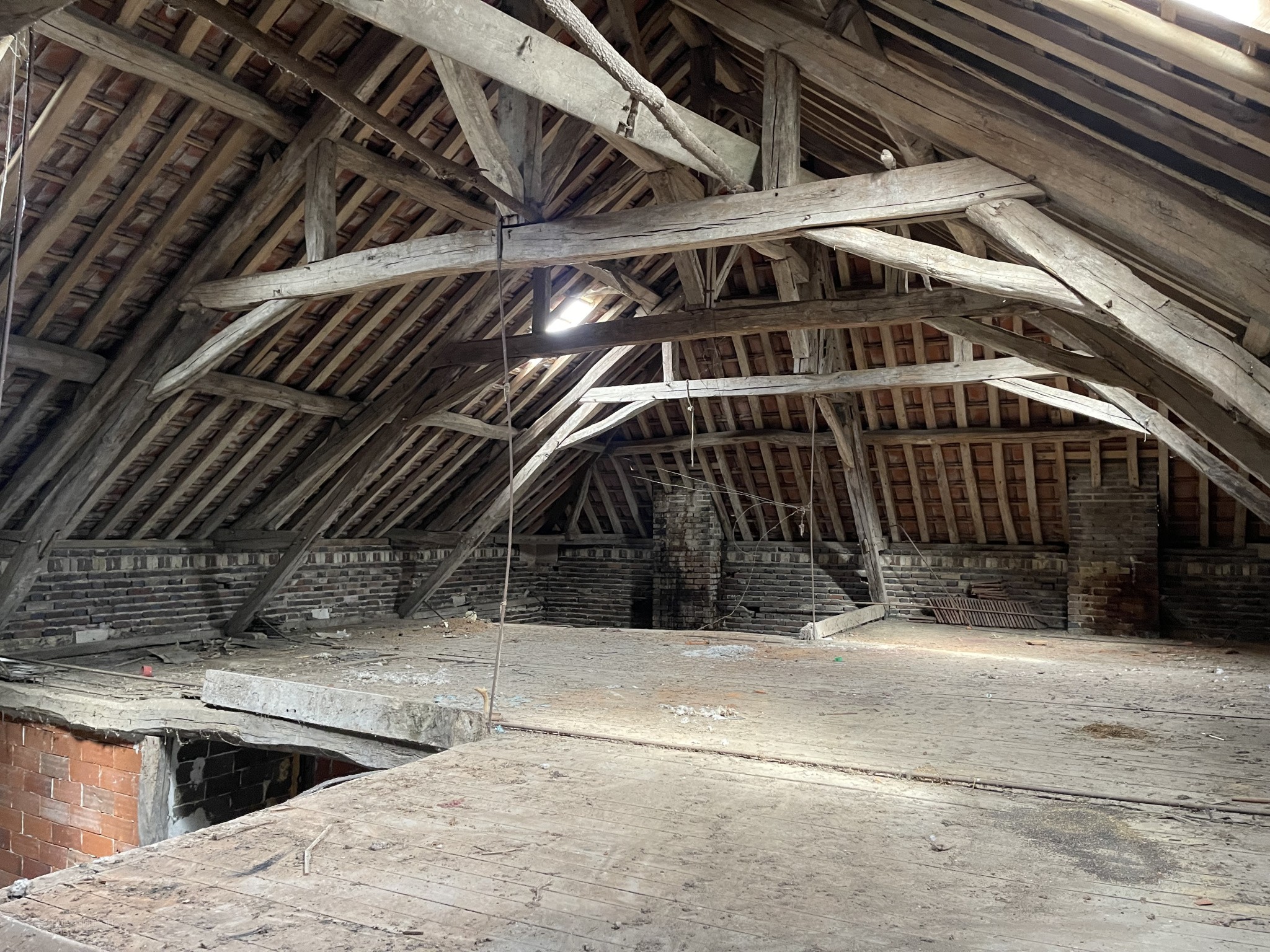 JAVERNANT - Corps de ferme avec maison d'habitation et dépendances — photo 10