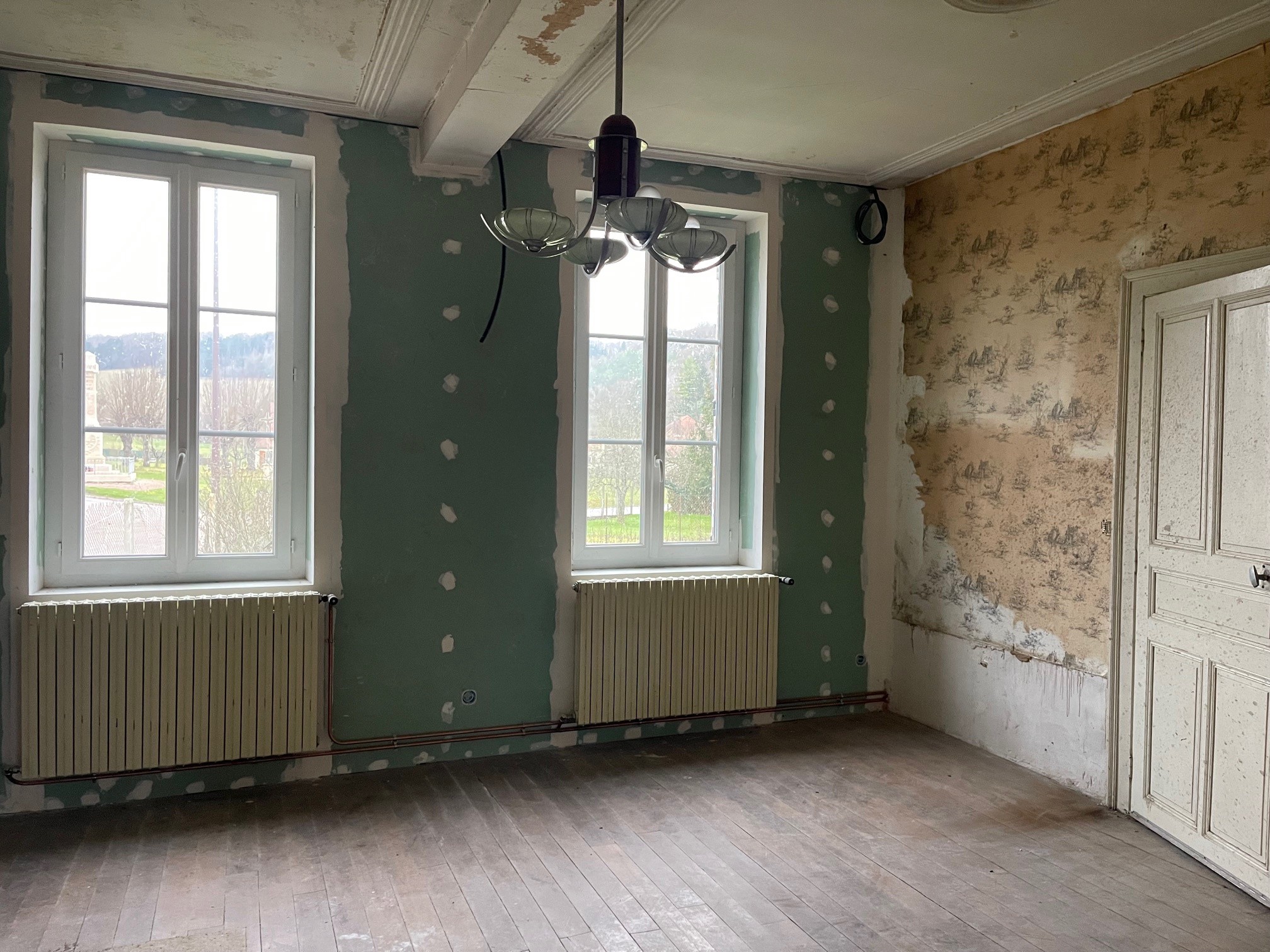 JAVERNANT - Corps de ferme avec maison d'habitation et dépendances — photo 5