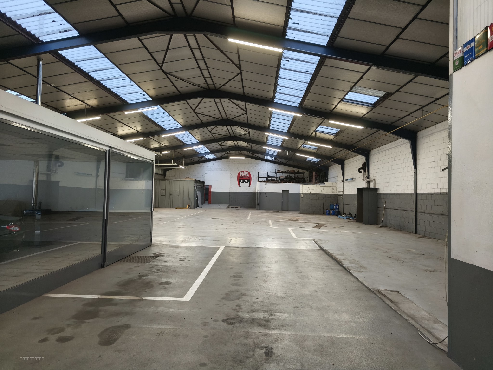 Local professionnel de 1 200 m2 au coeur d'Arcis sur Aube — photo 2