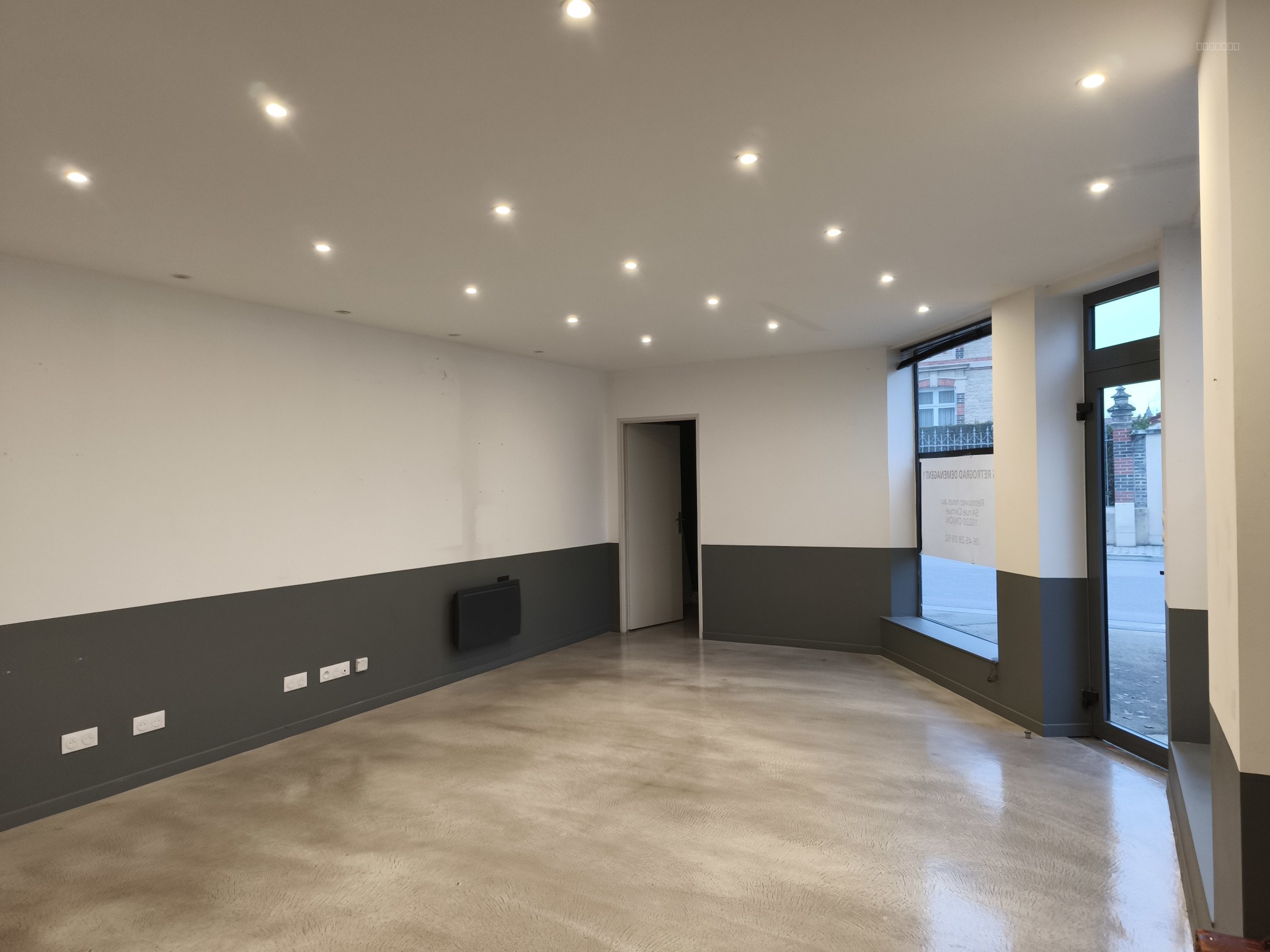 Local professionnel de 1 200 m2 au coeur d'Arcis sur Aube — photo 3
