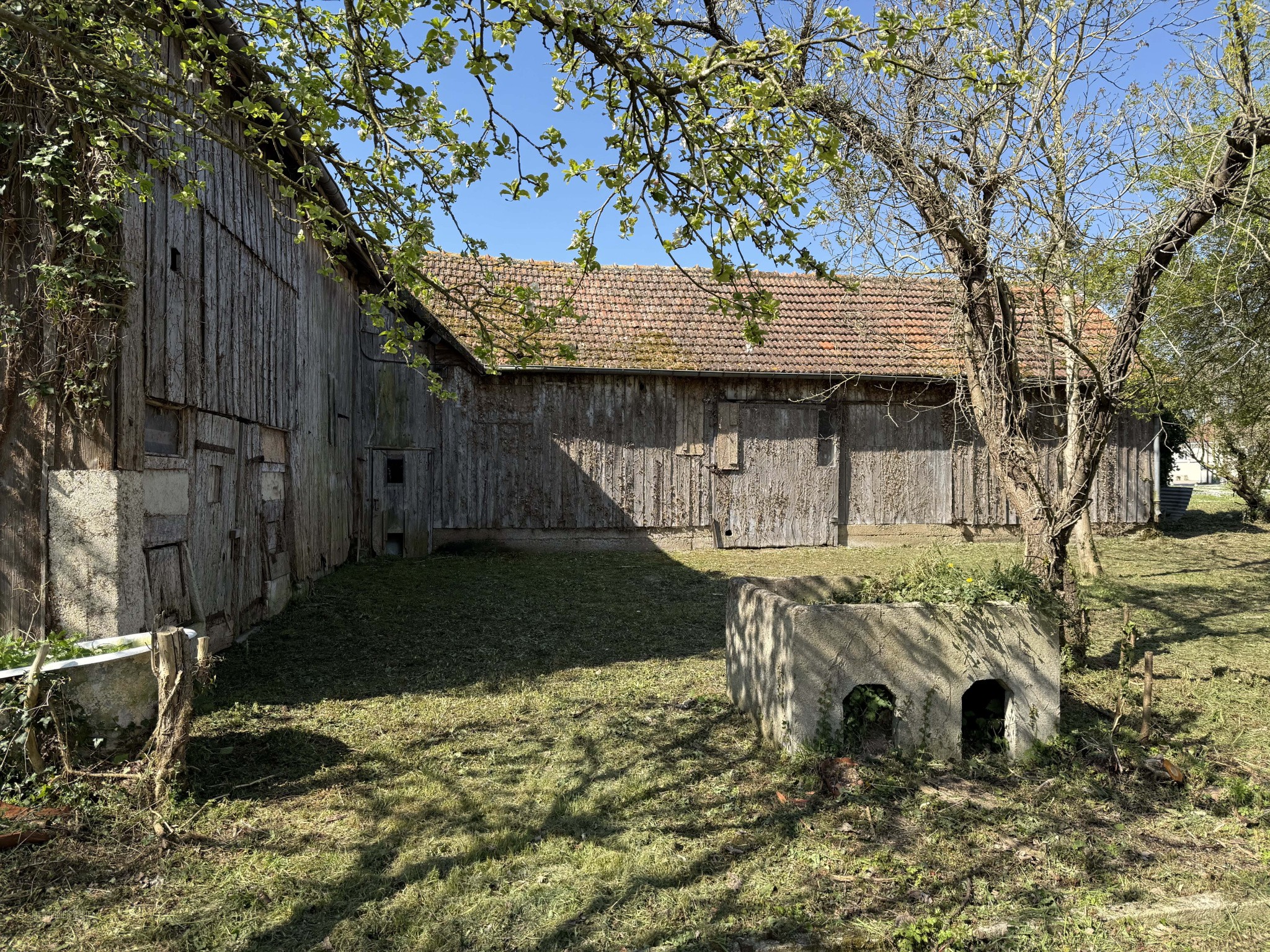 SAINT-MESMIN - Grange de 200m2 sur 1500m2 de terrain constructible — photo 4