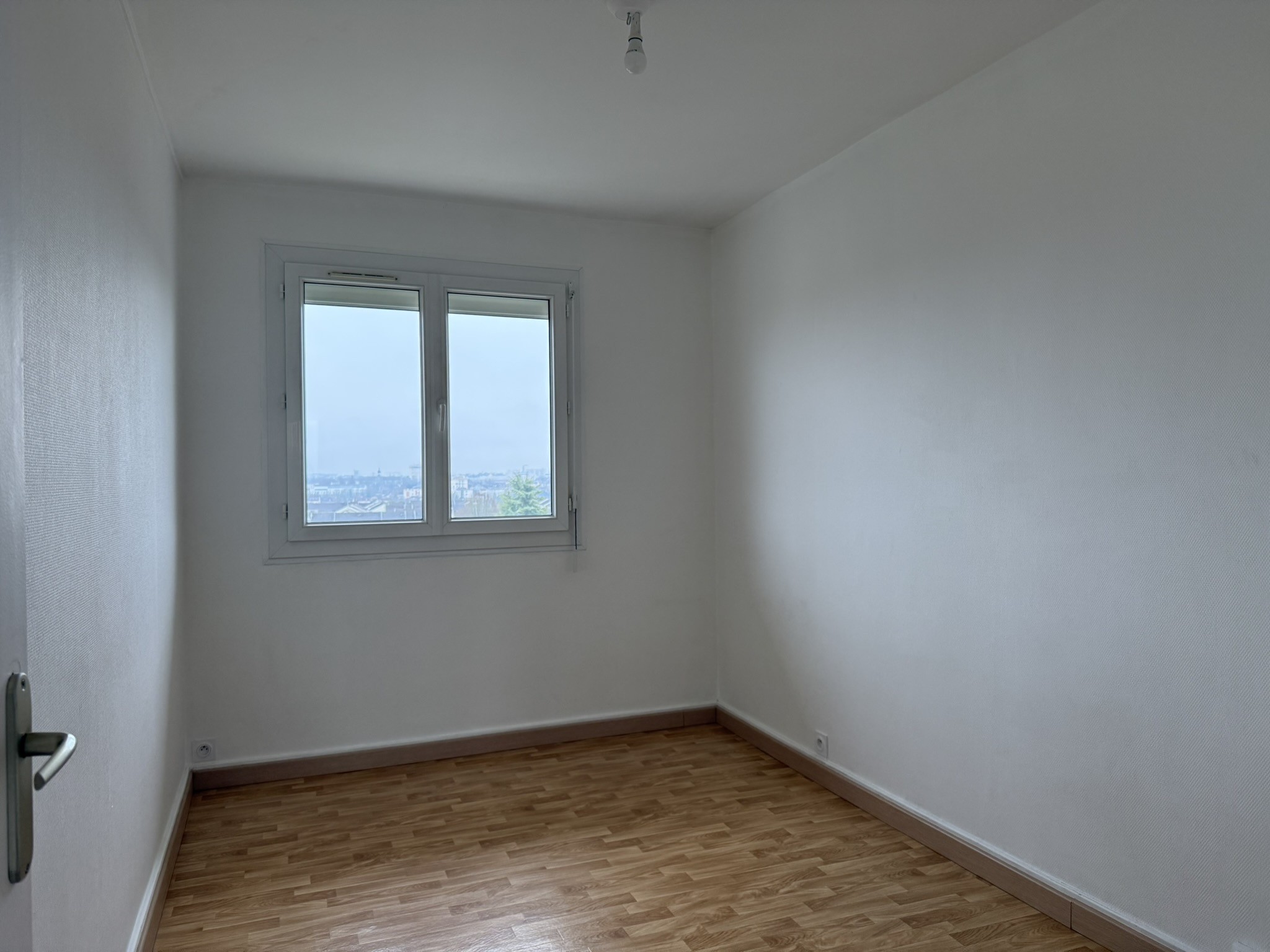 LA CHAPELLE SAINT LUC - Appartement de type 4 — photo 4