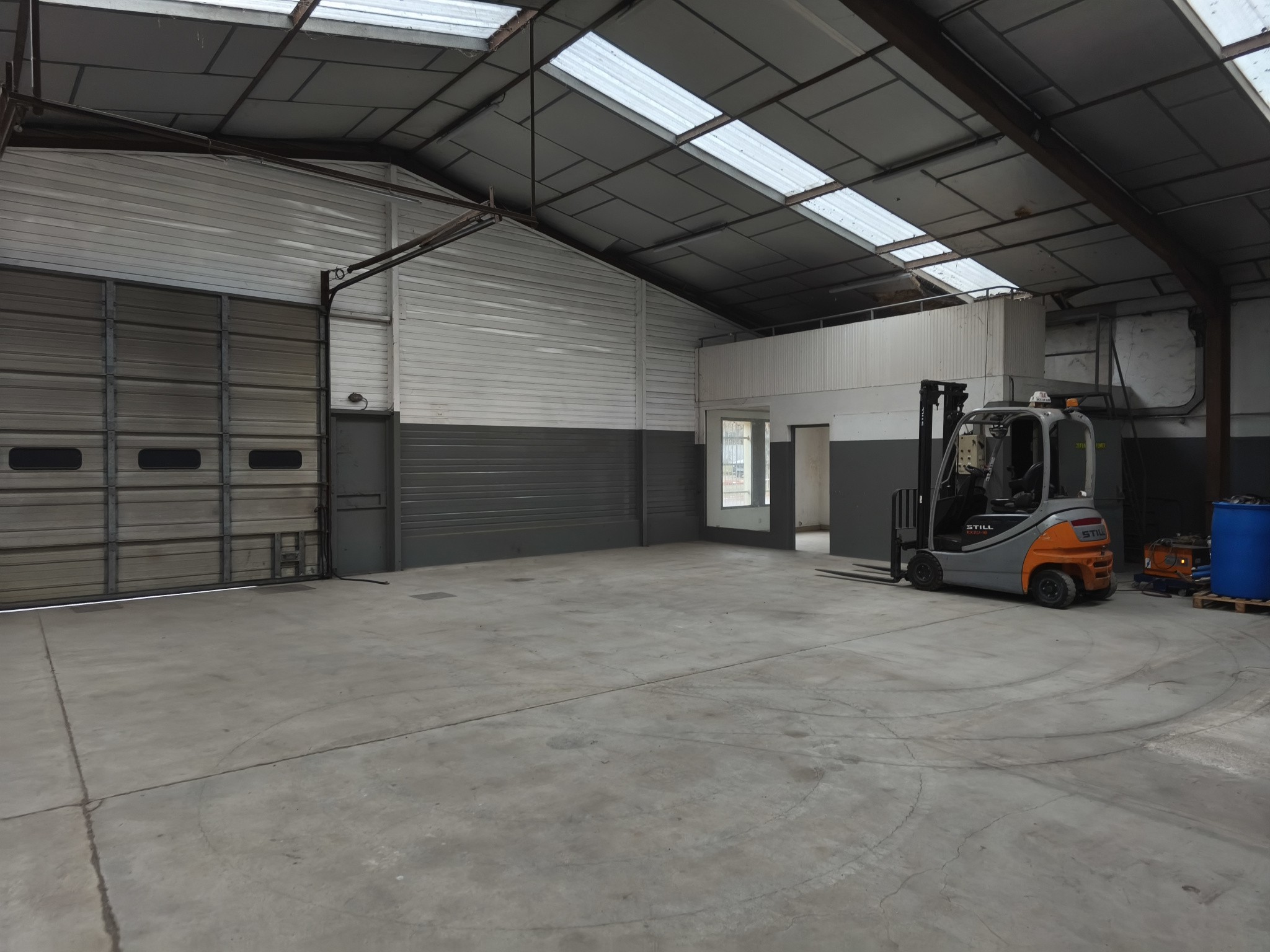 Local professionnel de 1 200 m2 au coeur d'Arcis sur Aube — photo 4