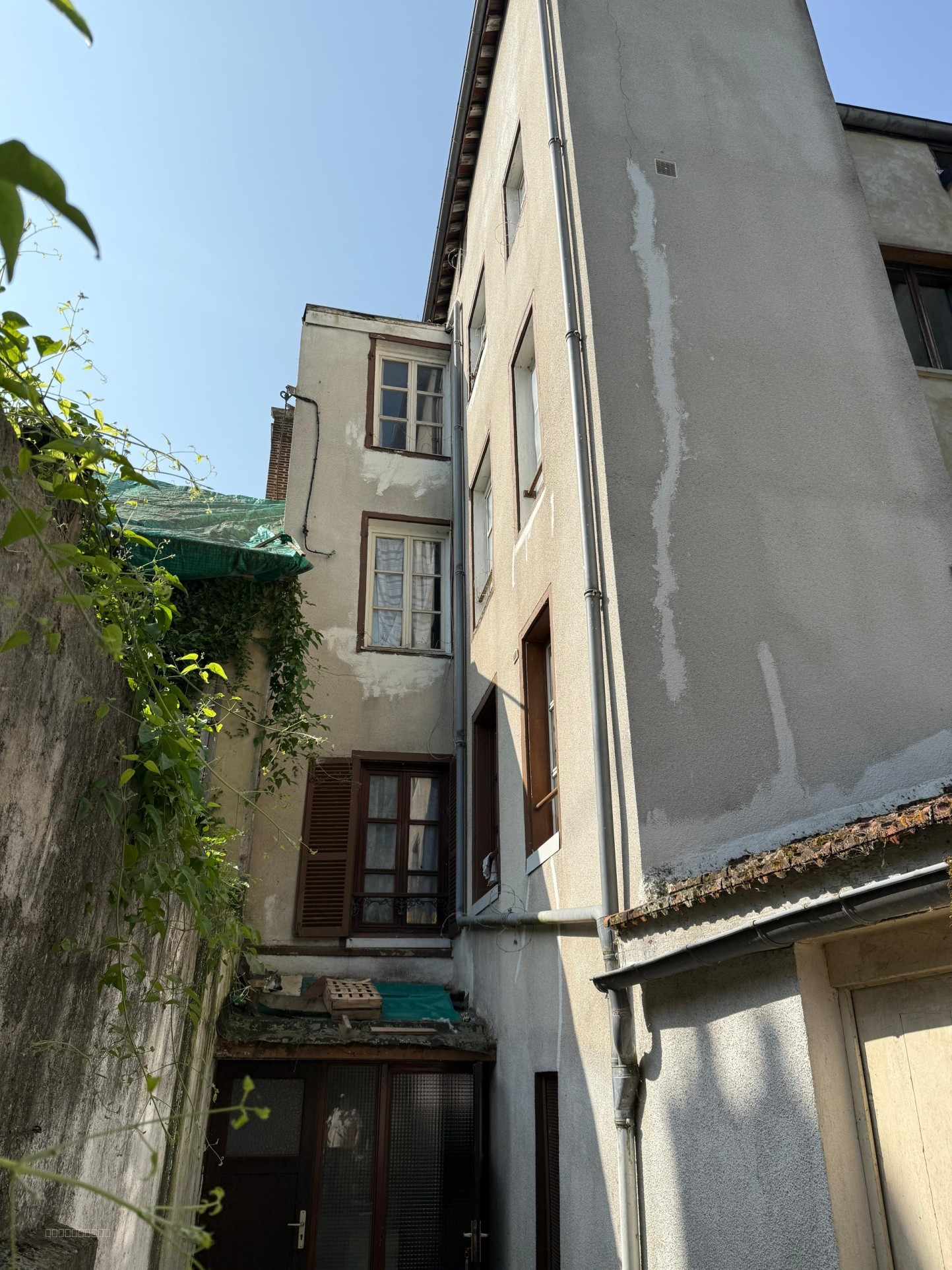 Troyes - Immeuble de 8 pièces avec garage + maison indépendante et jardin. — photo 8