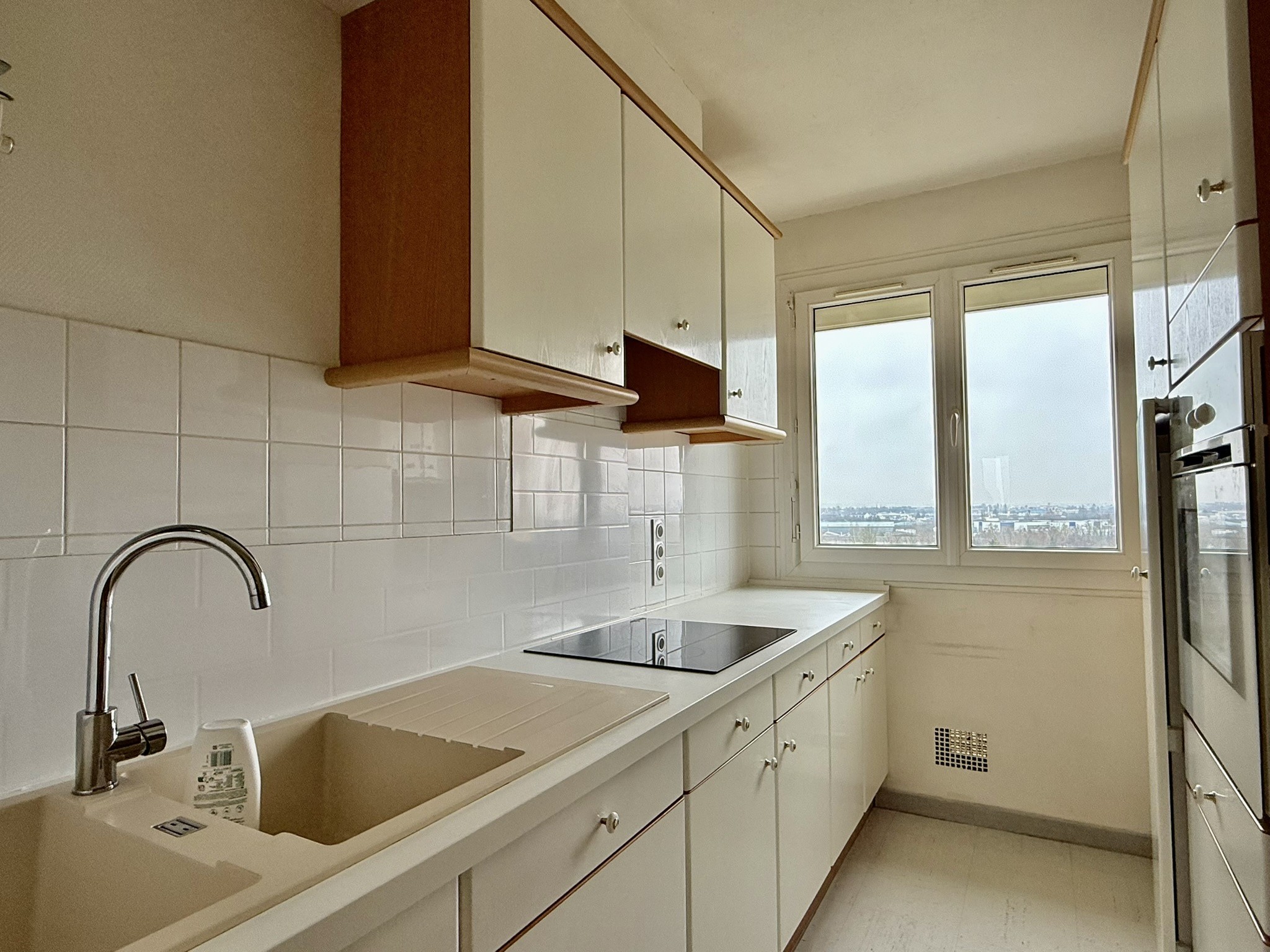 LA CHAPELLE SAINT LUC - Appartement de type 4 — photo 2