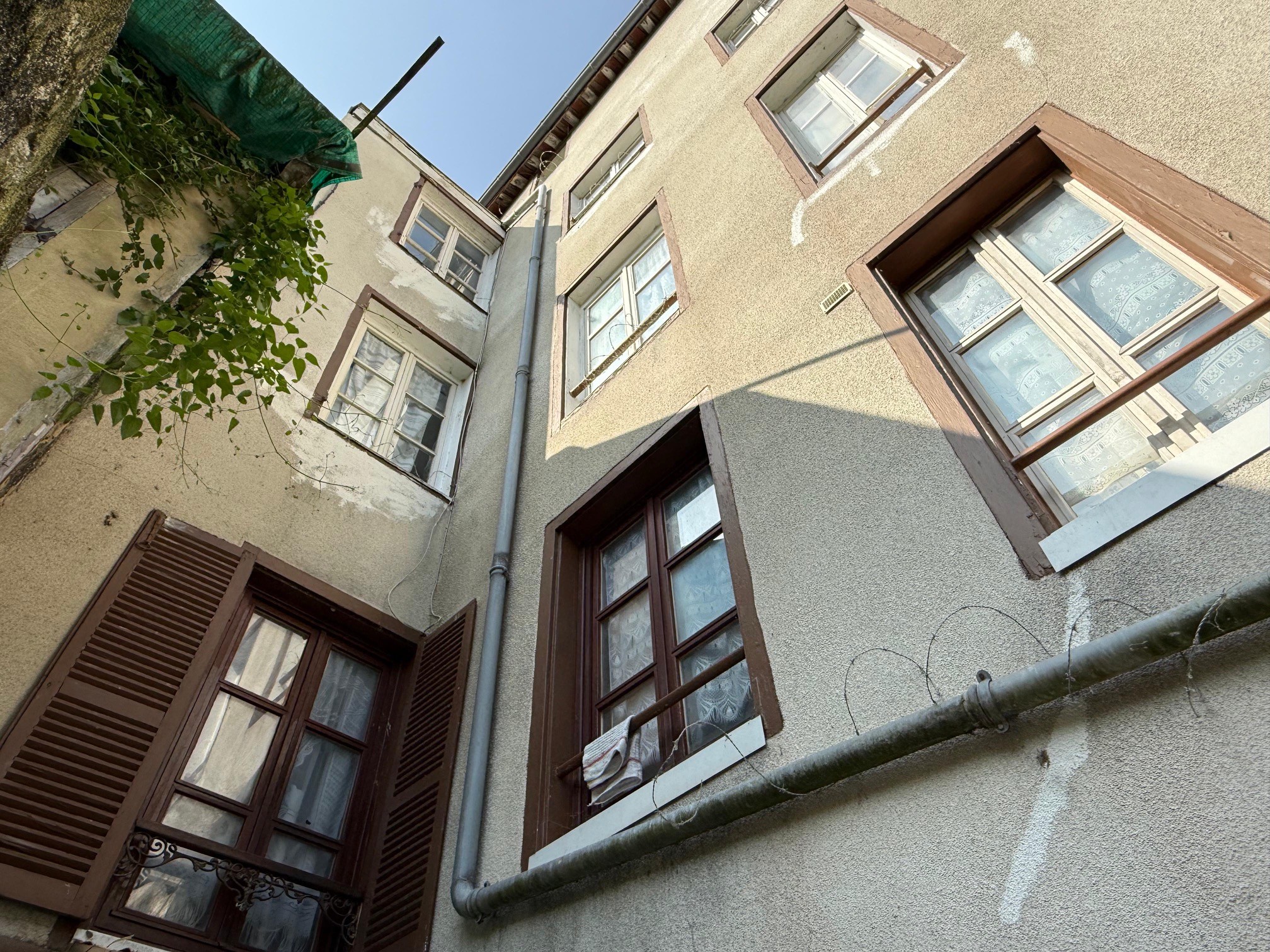 Troyes - Immeuble de 8 pièces avec garage + maison indépendante et jardin. — photo 9