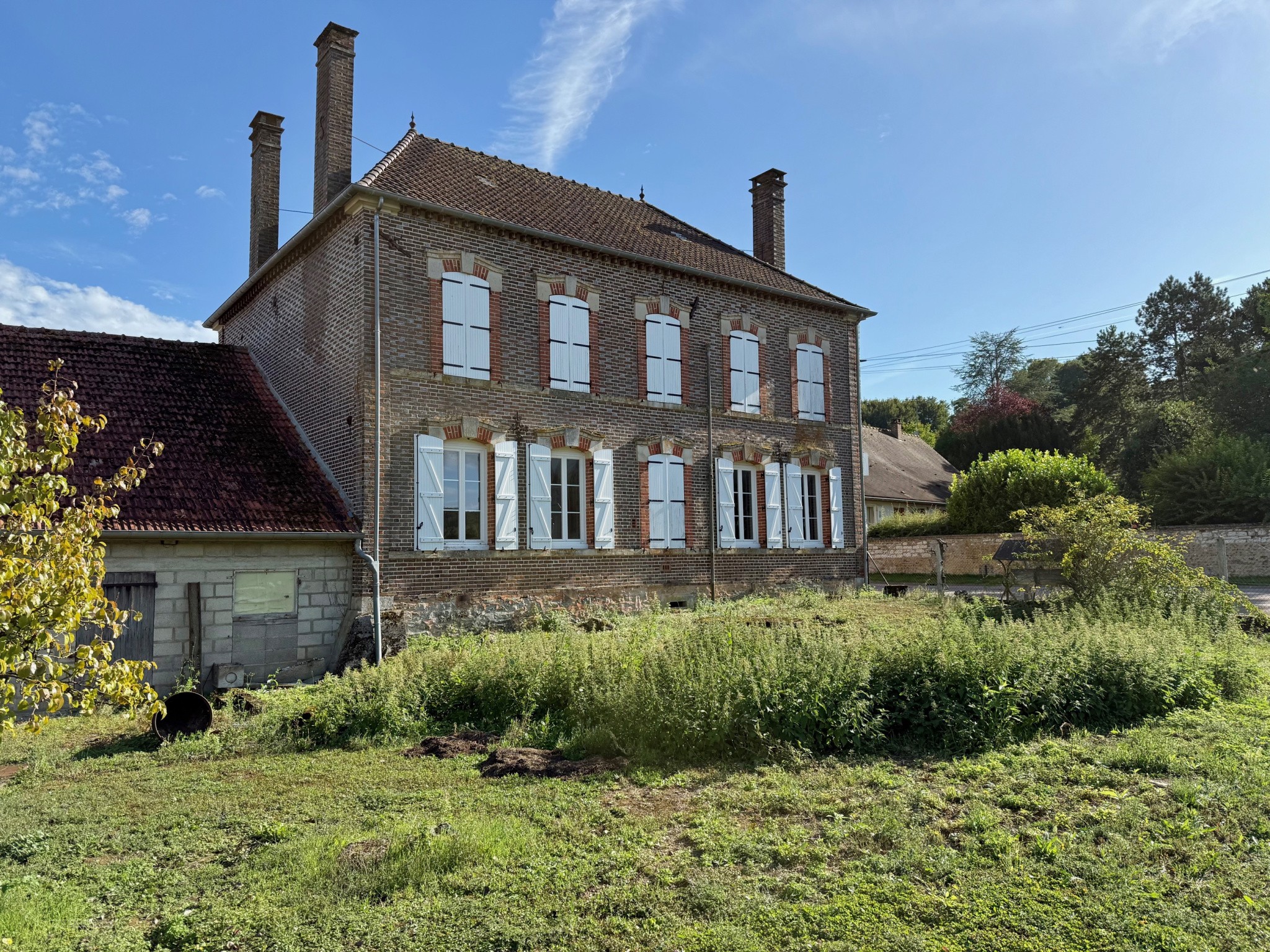 JAVERNANT - Corps de ferme avec maison d'habitation et dépendances — photo 14